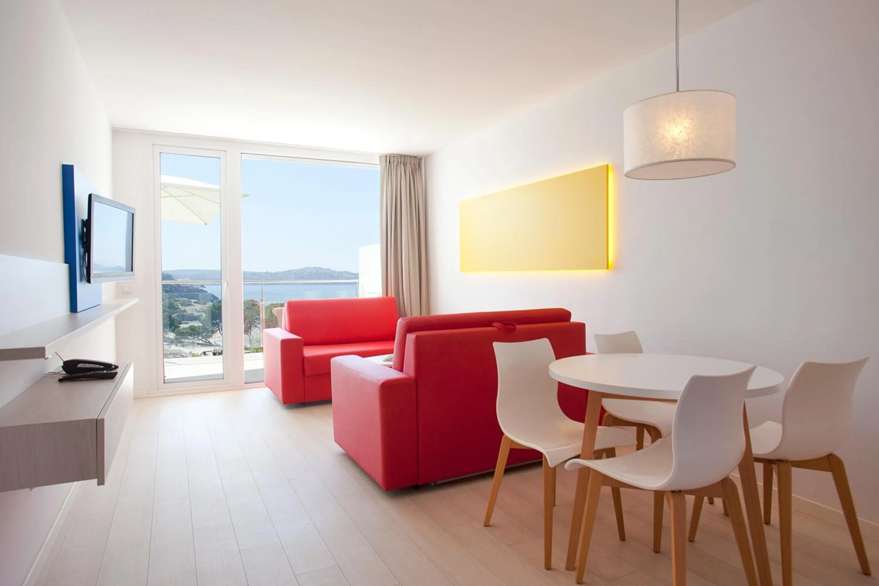 TV and multimedia in Aparthotel Novo Mar