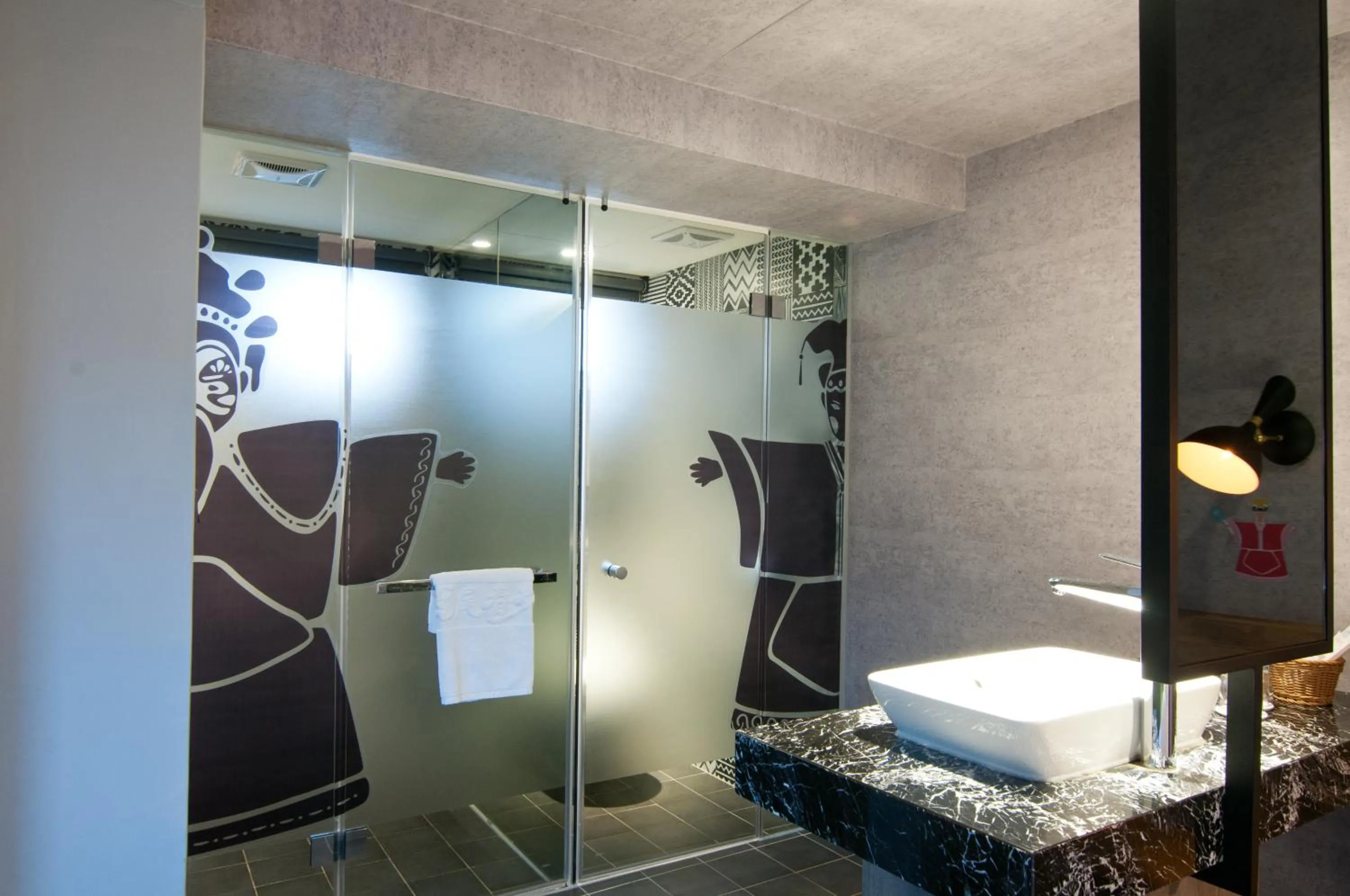 Shower in Huwei Hotel