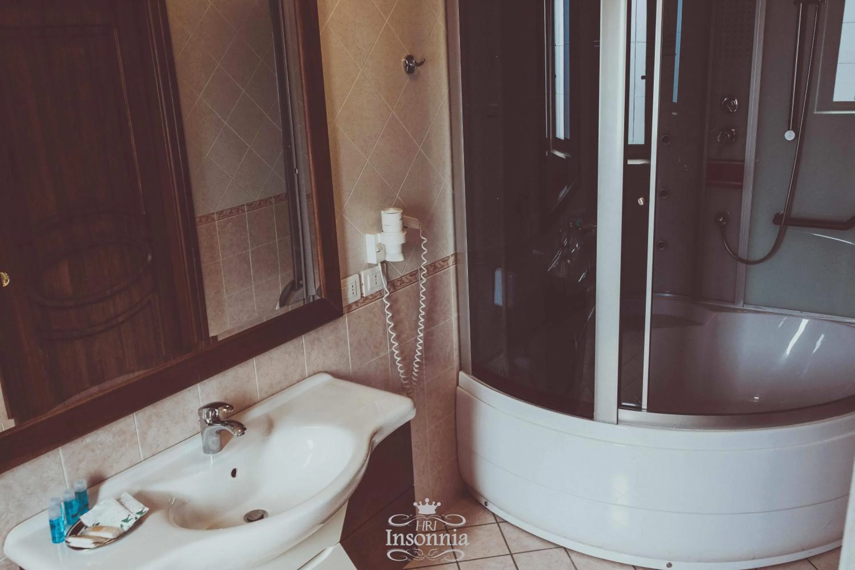 Hot Tub in Hotel Insonnia