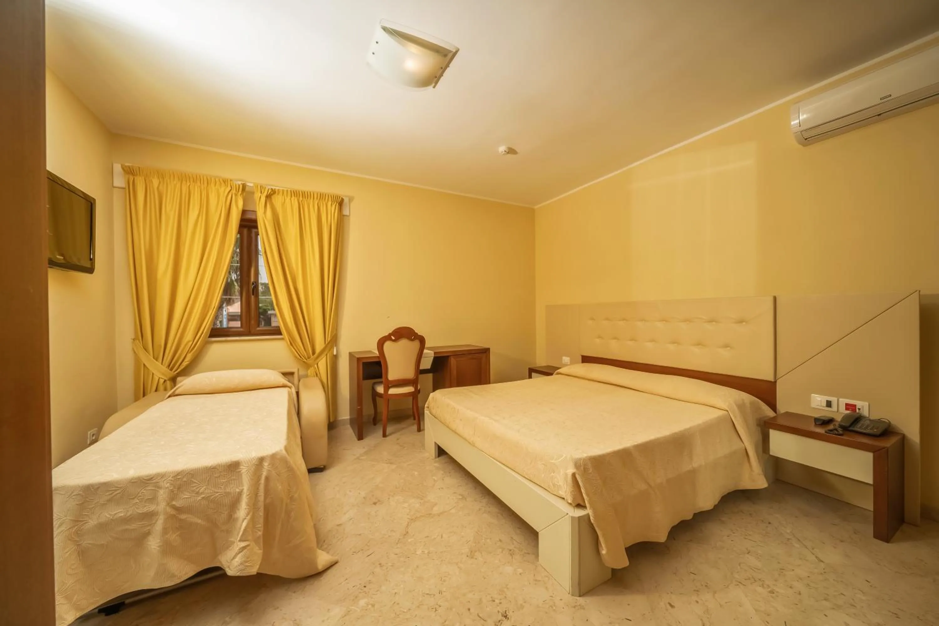 Bedroom, Bed in Hotel Insonnia