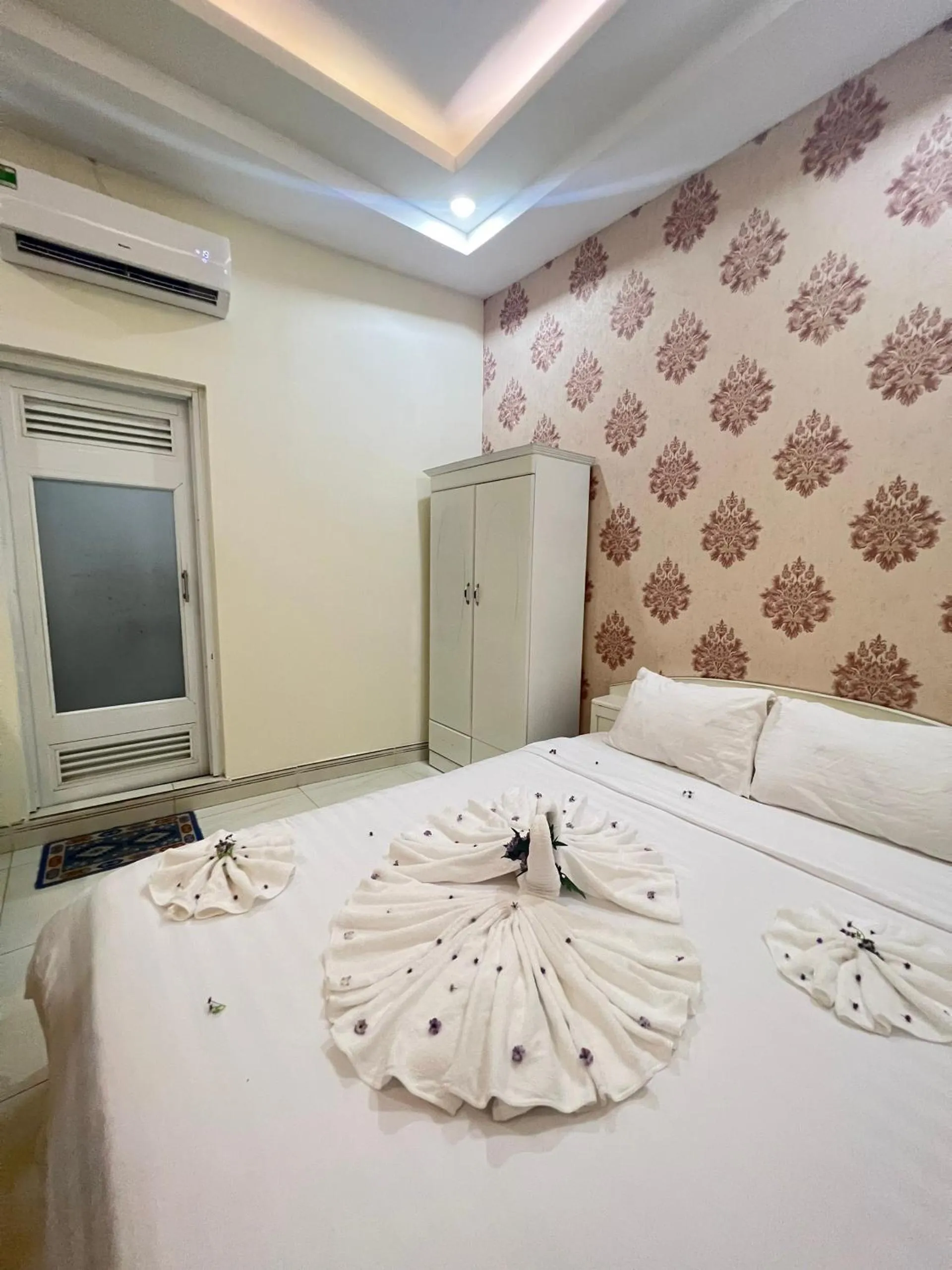 Bed in VẠN LỘC HOTEL