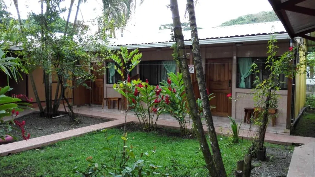 Property building in Cabinas Popular