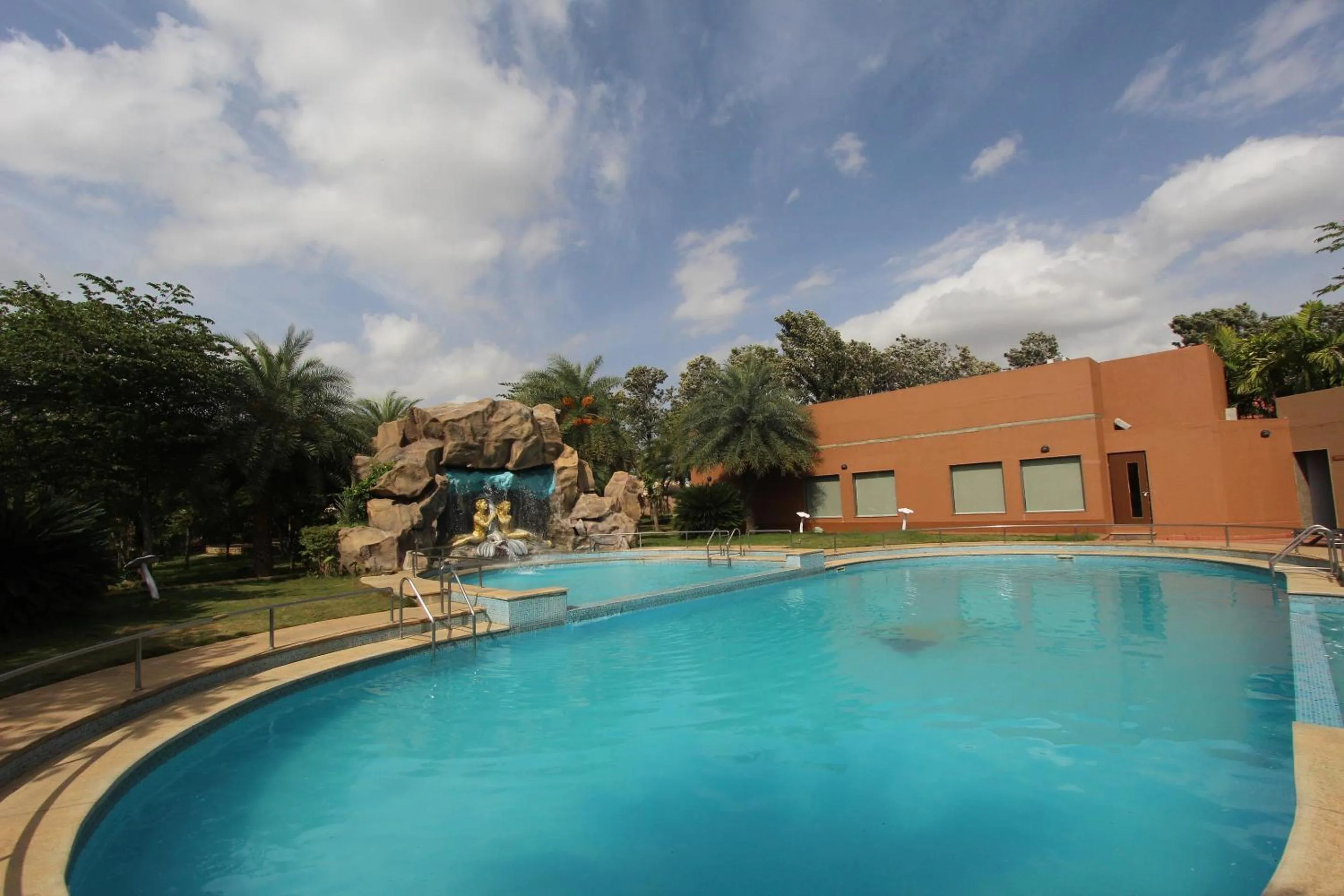Swimming pool in Golden Amoon Resort