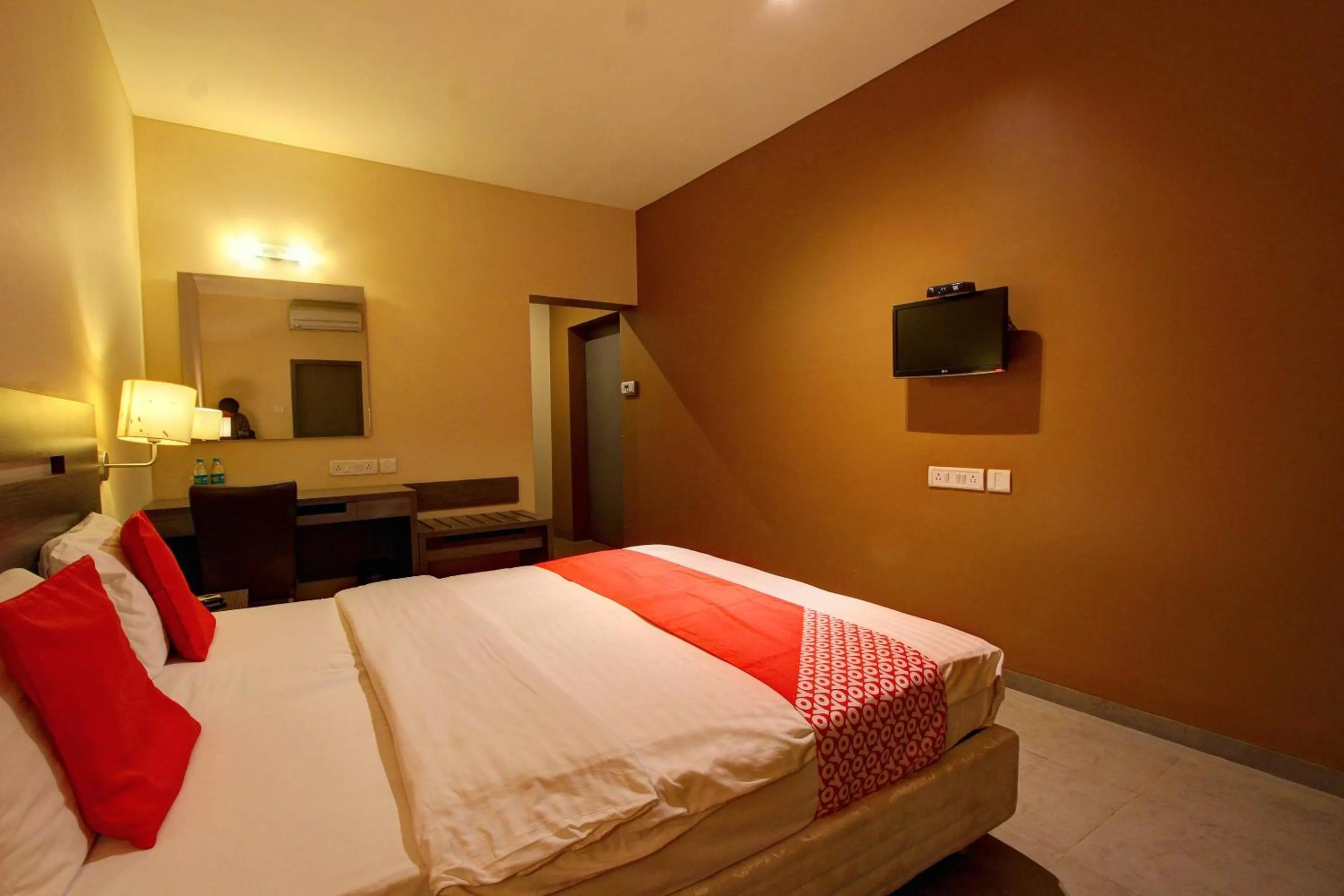 Bedroom, Bed in Golden Amoon Resort