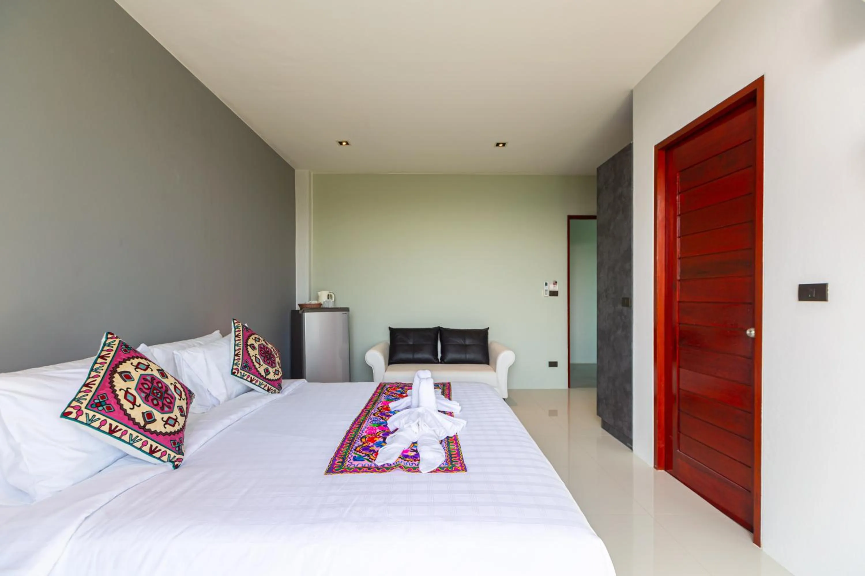 Bed in Rossarin Sea View Patong