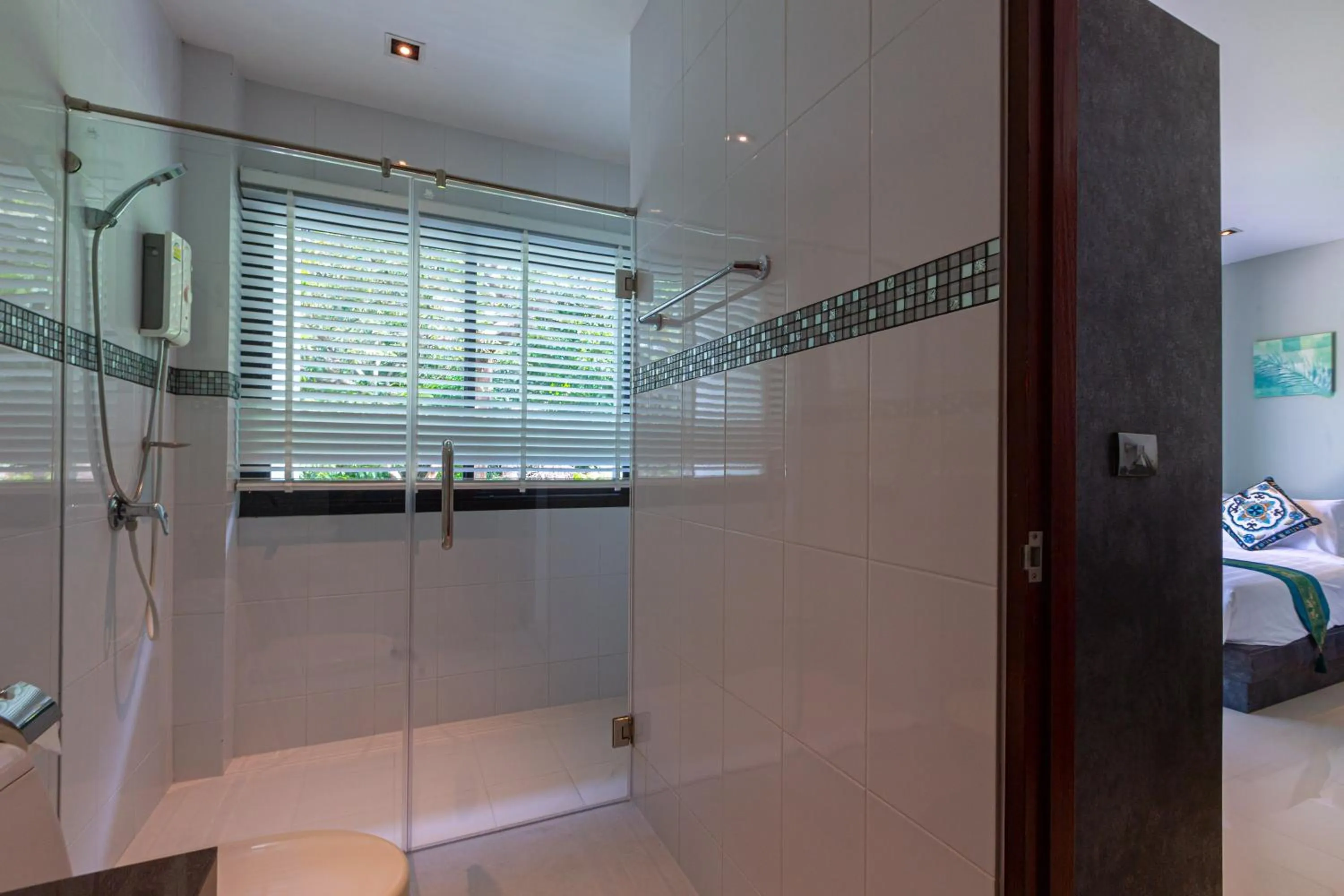 Shower in Rossarin Sea View Patong