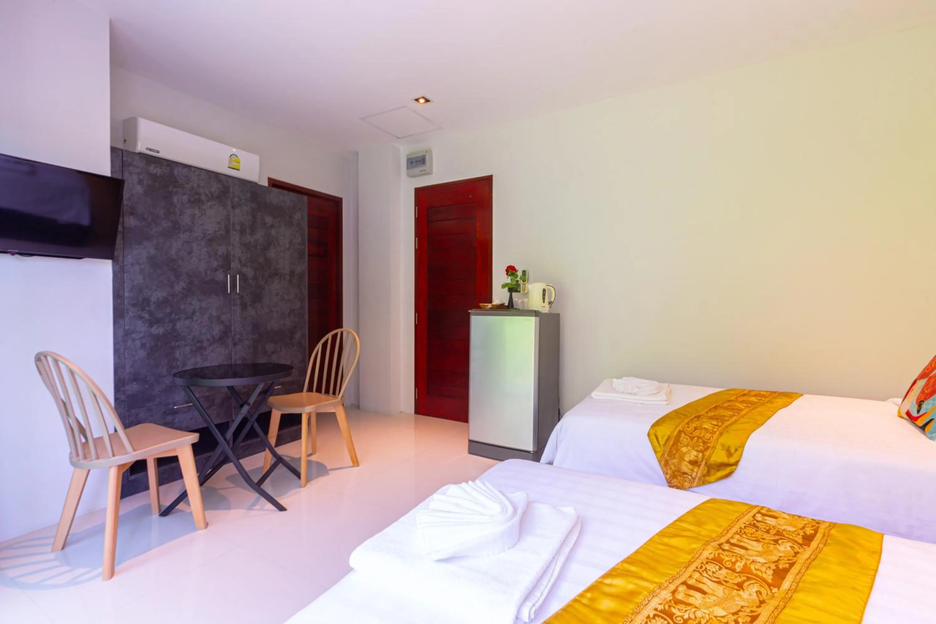 Photo of the whole room, Bed in Rossarin Sea View Patong