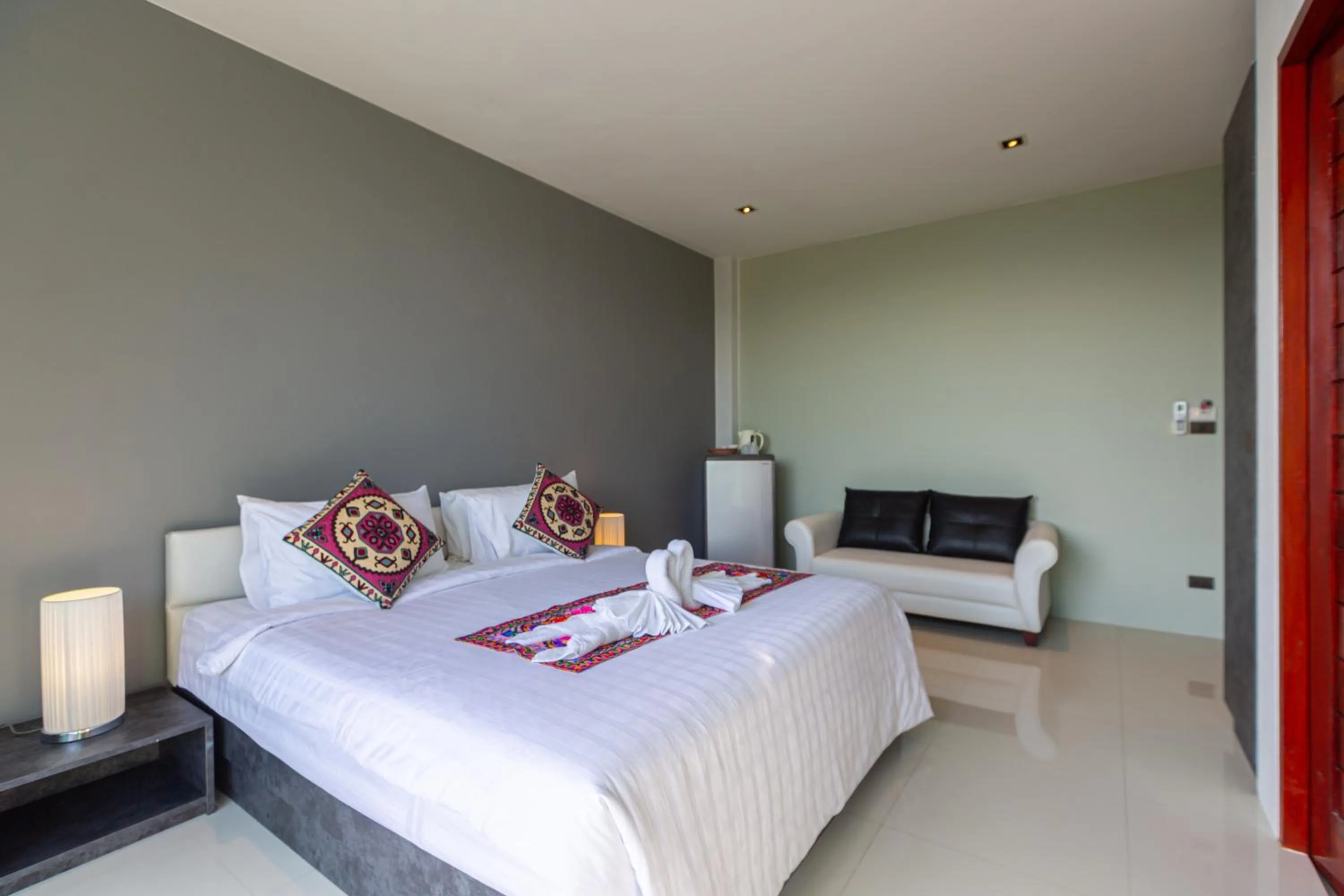 Bed in Rossarin Sea View Patong