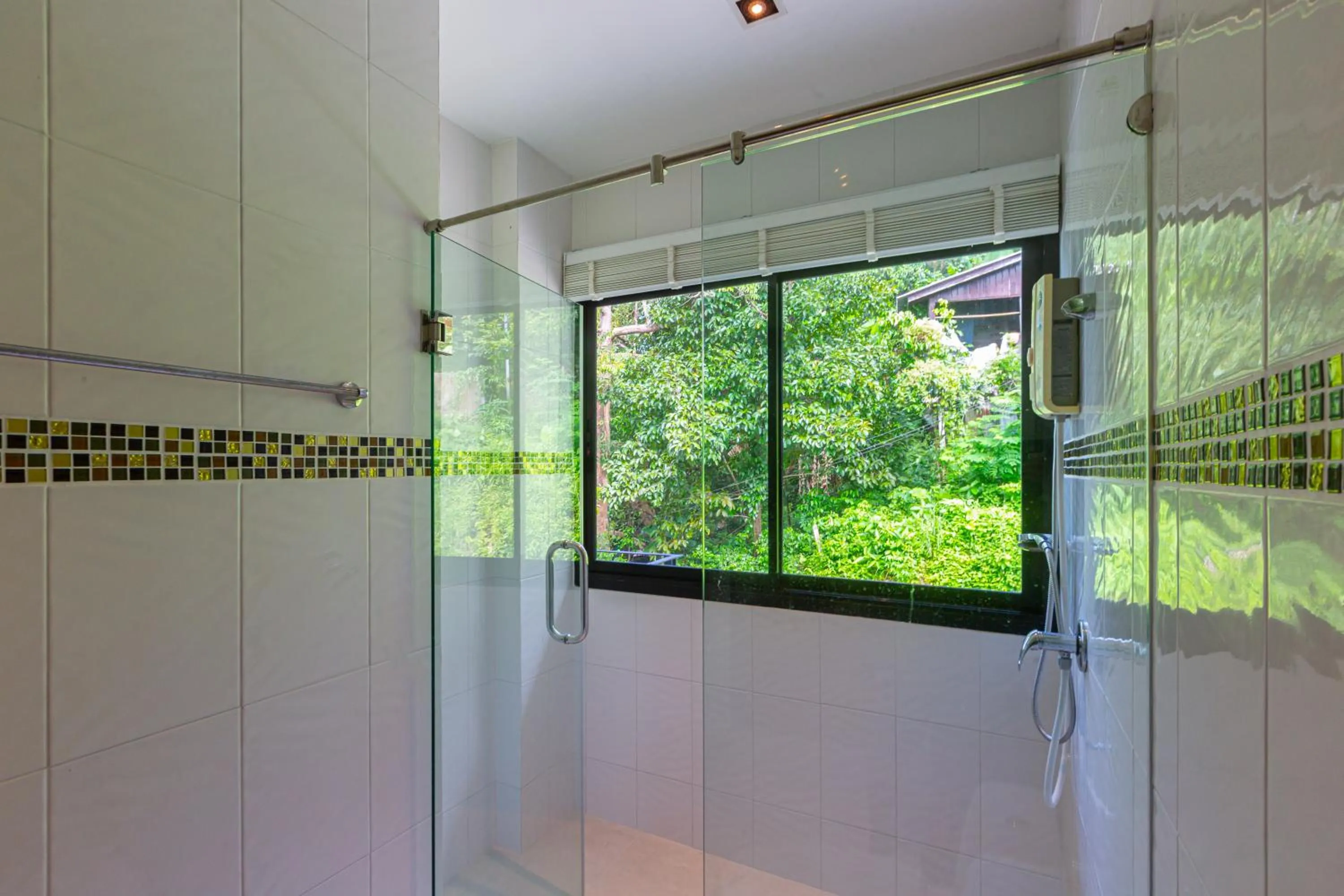 Shower in Rossarin Sea View Patong