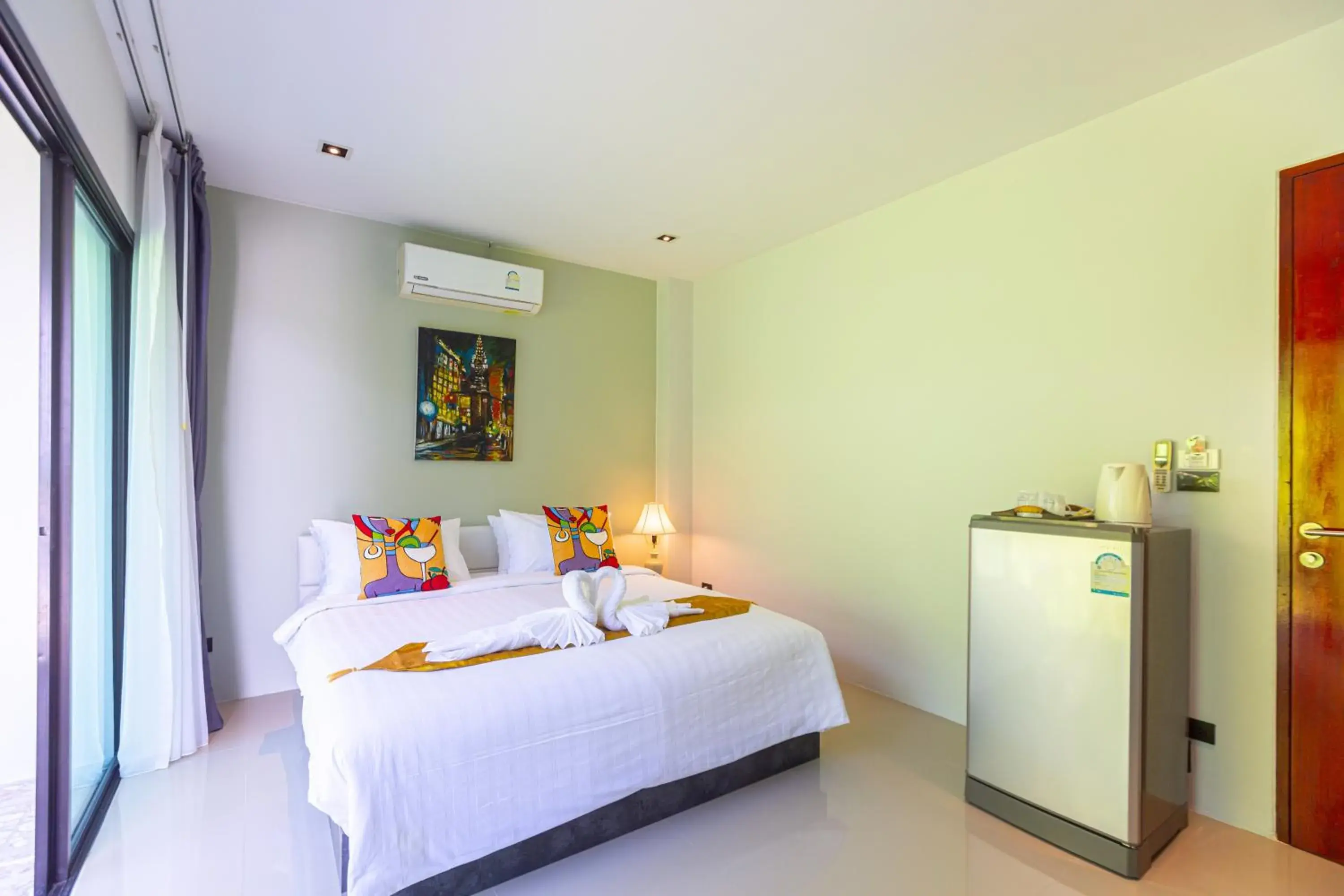 Double Room with Mountain View in Rossarin Sea View Patong Double Room with Mountain View in Rossarin Sea View Patong