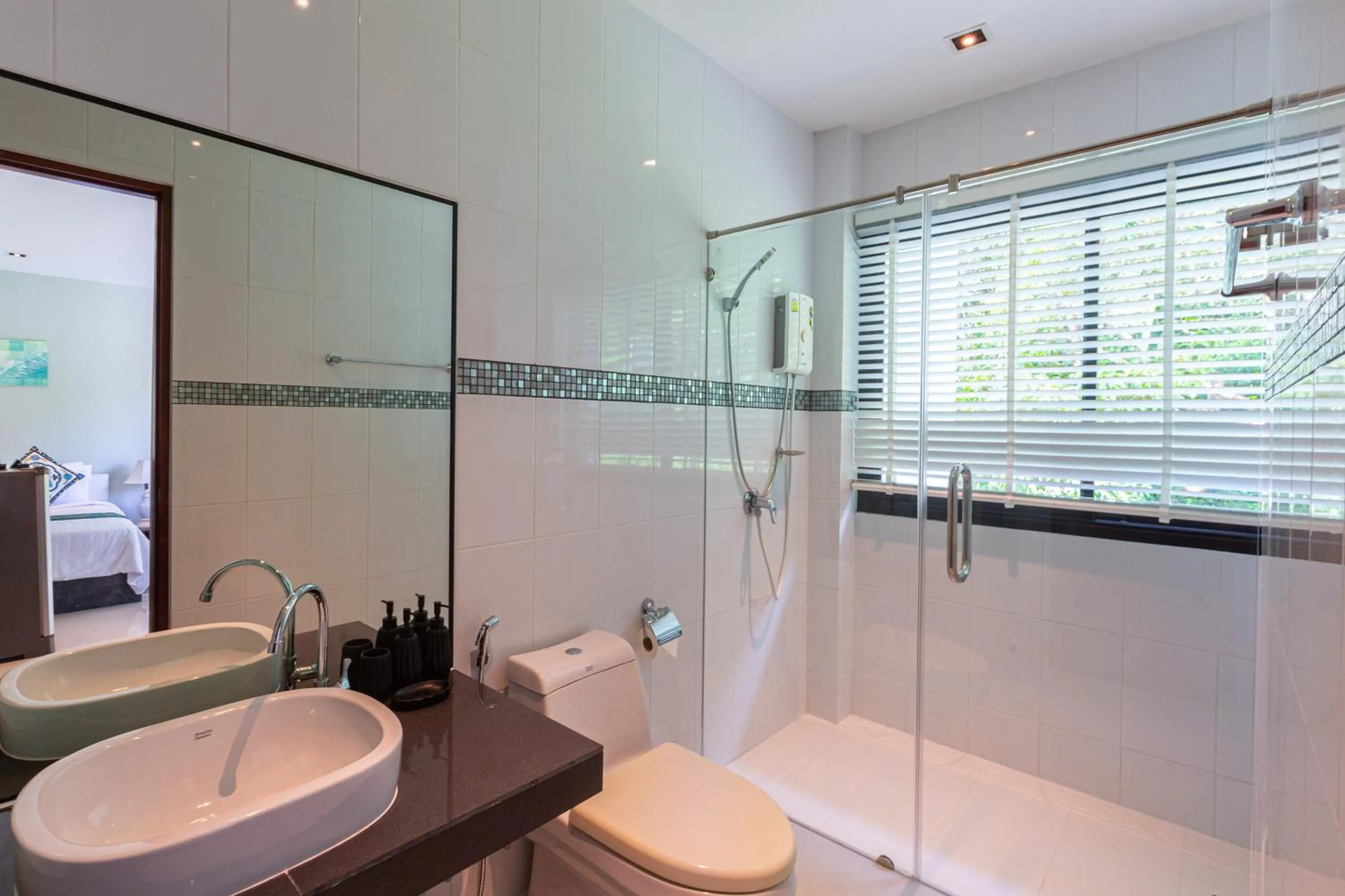 Shower in Rossarin Sea View Patong