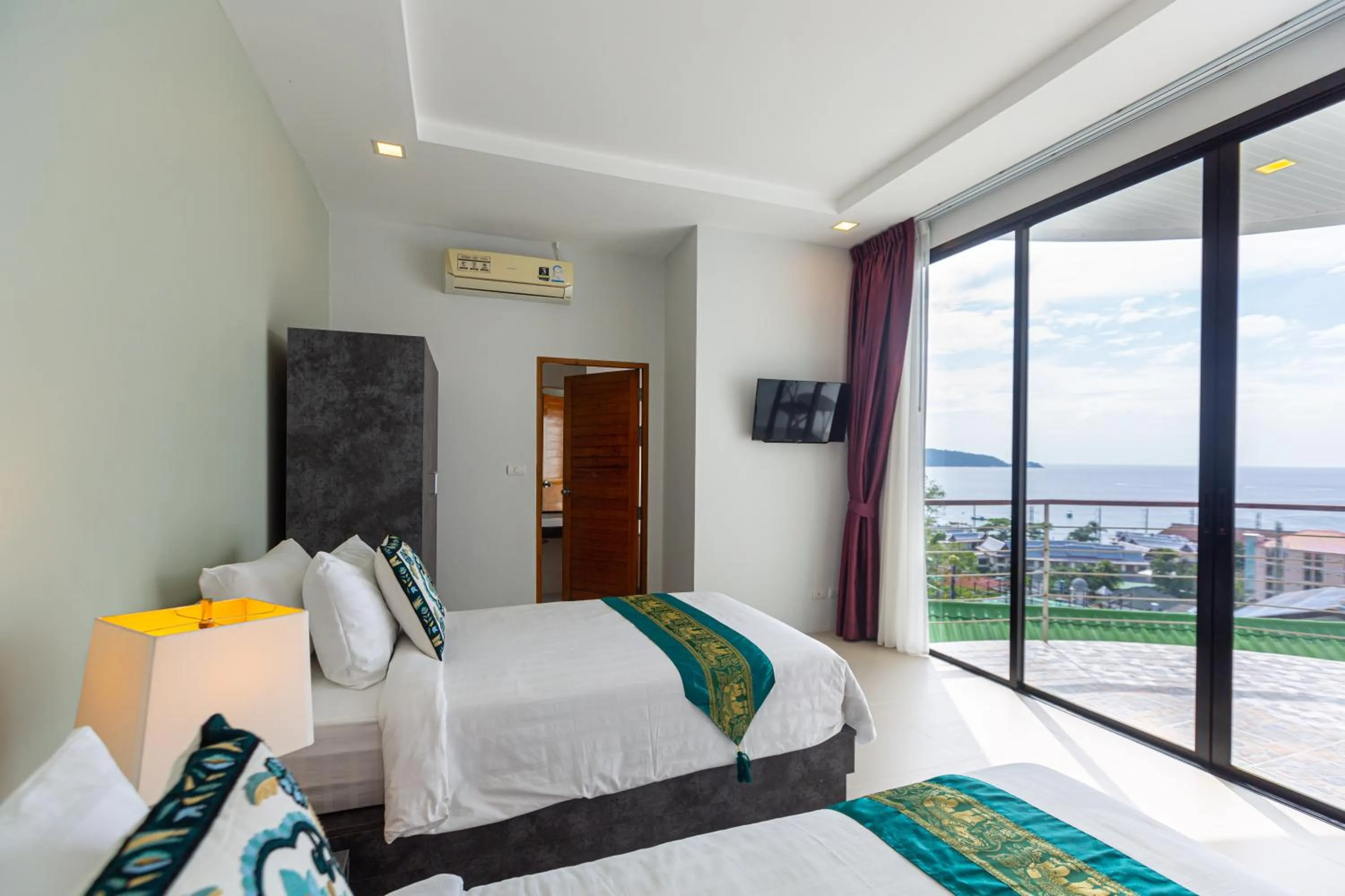 Balcony/Terrace, Bed in Rossarin Sea View Patong