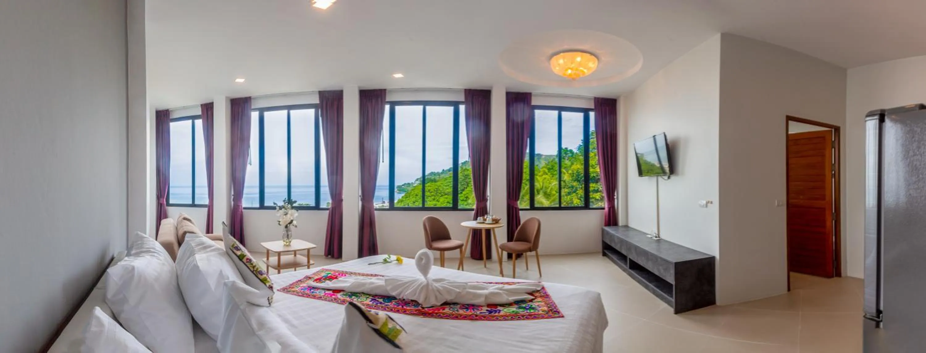 Photo of the whole room, Bed in Rossarin Sea View Patong