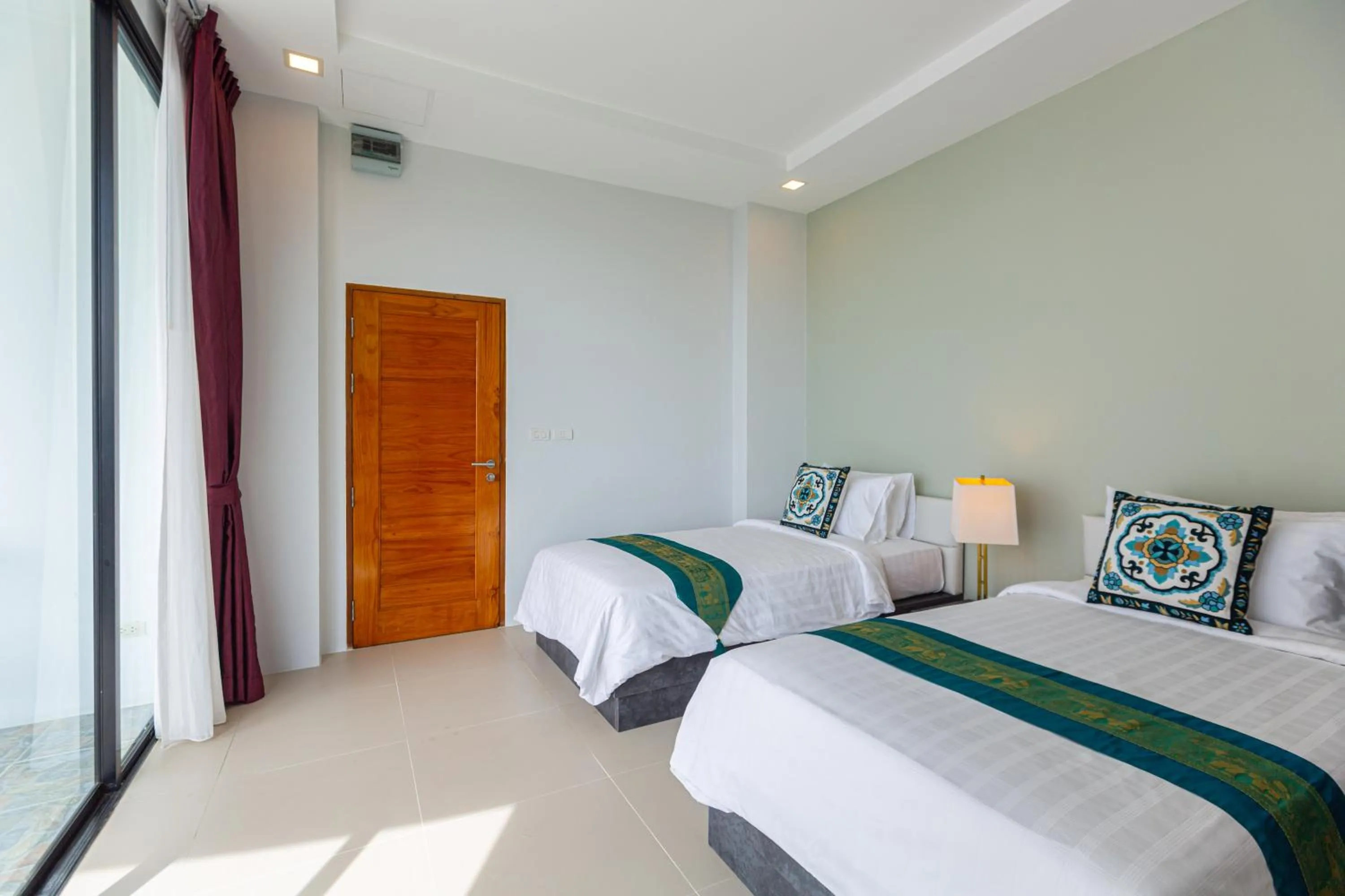 Bed in Rossarin Sea View Patong