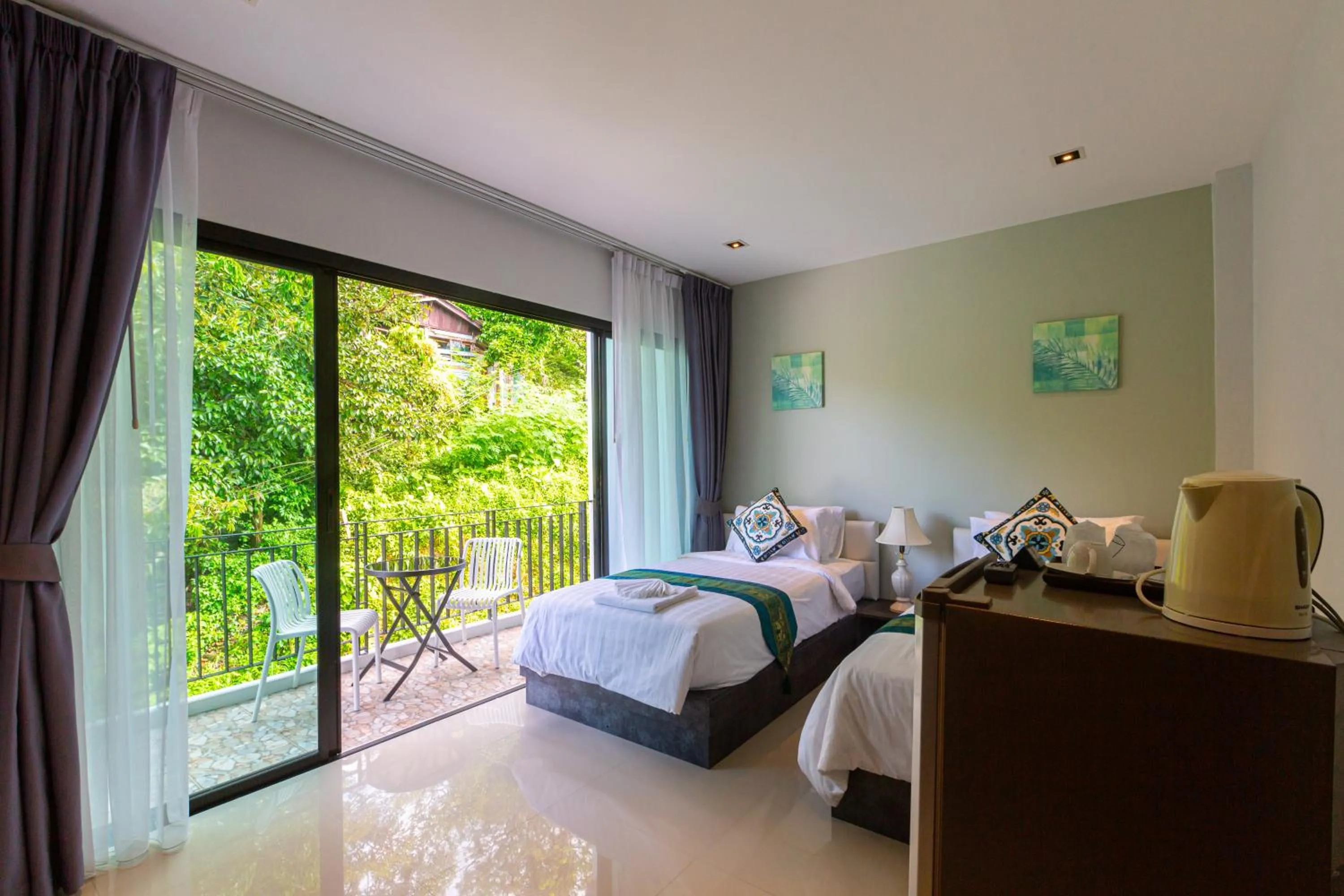 Bed in Rossarin Sea View Patong