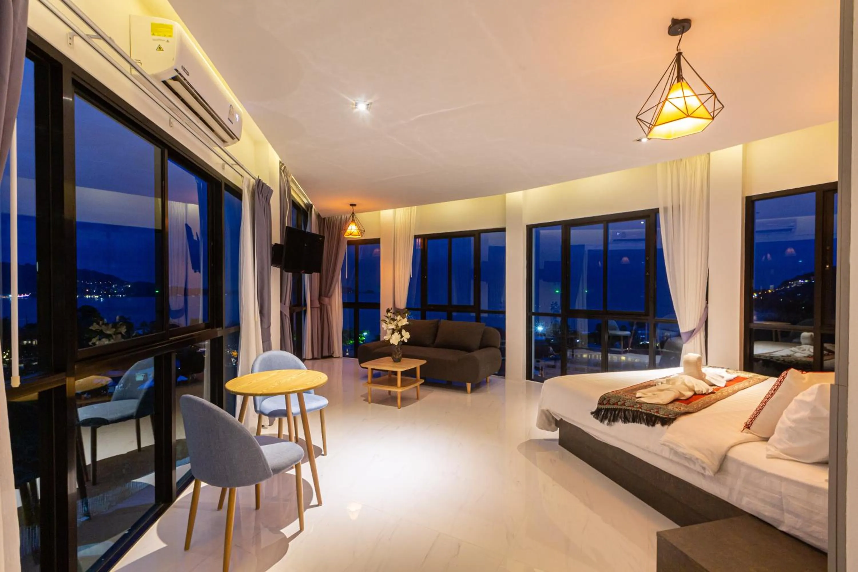 Bed in Rossarin Sea View Patong