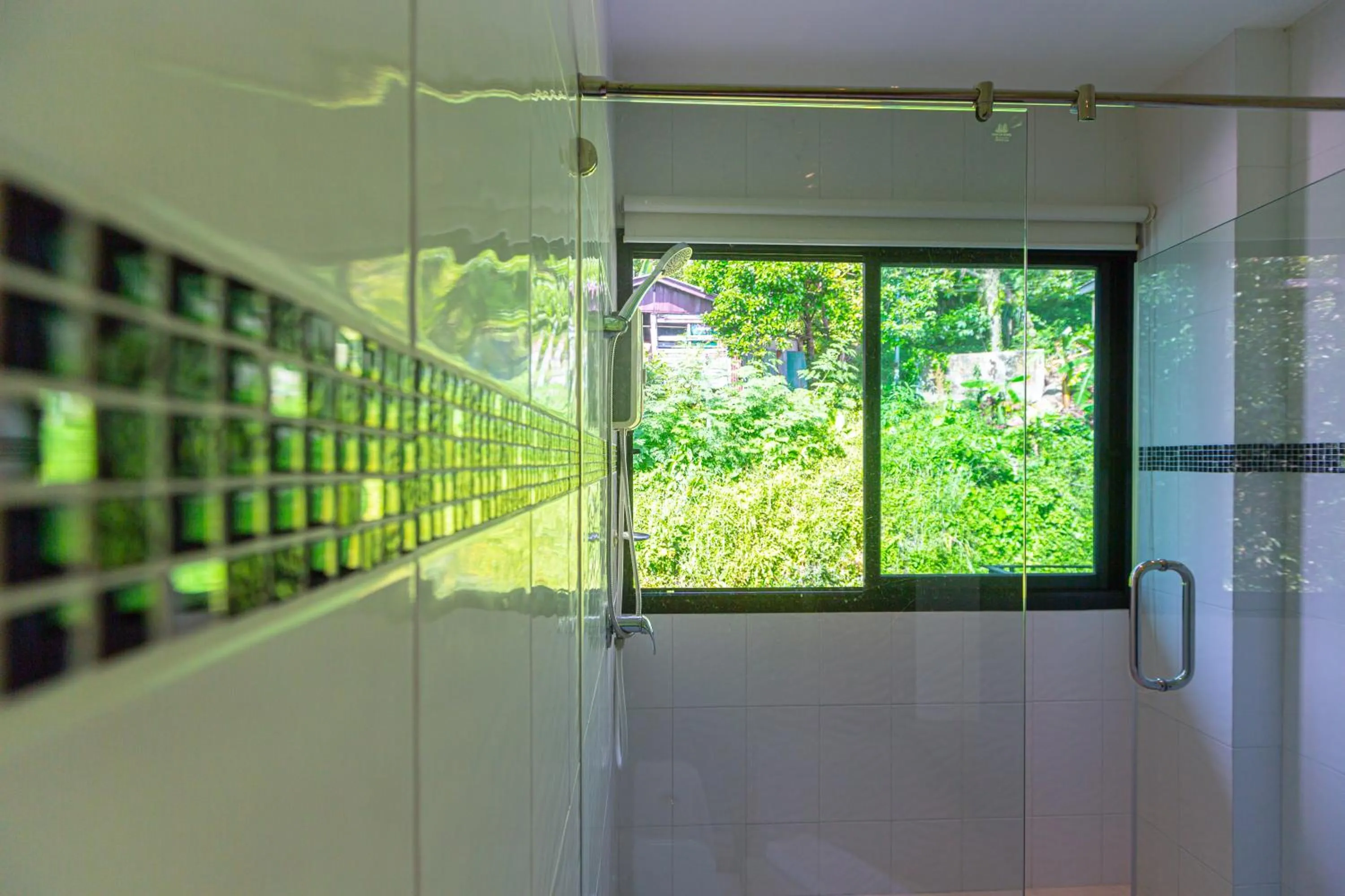 Shower in Rossarin Sea View Patong