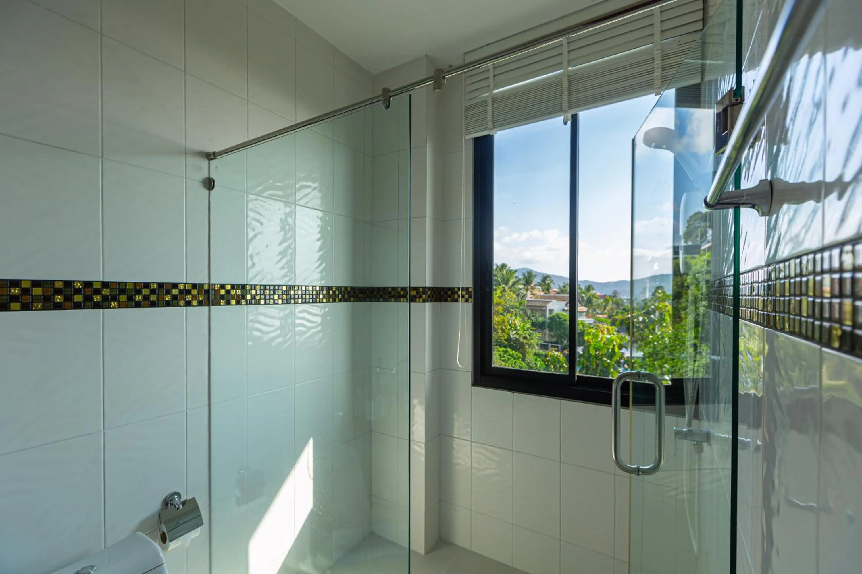 Shower in Rossarin Sea View Patong