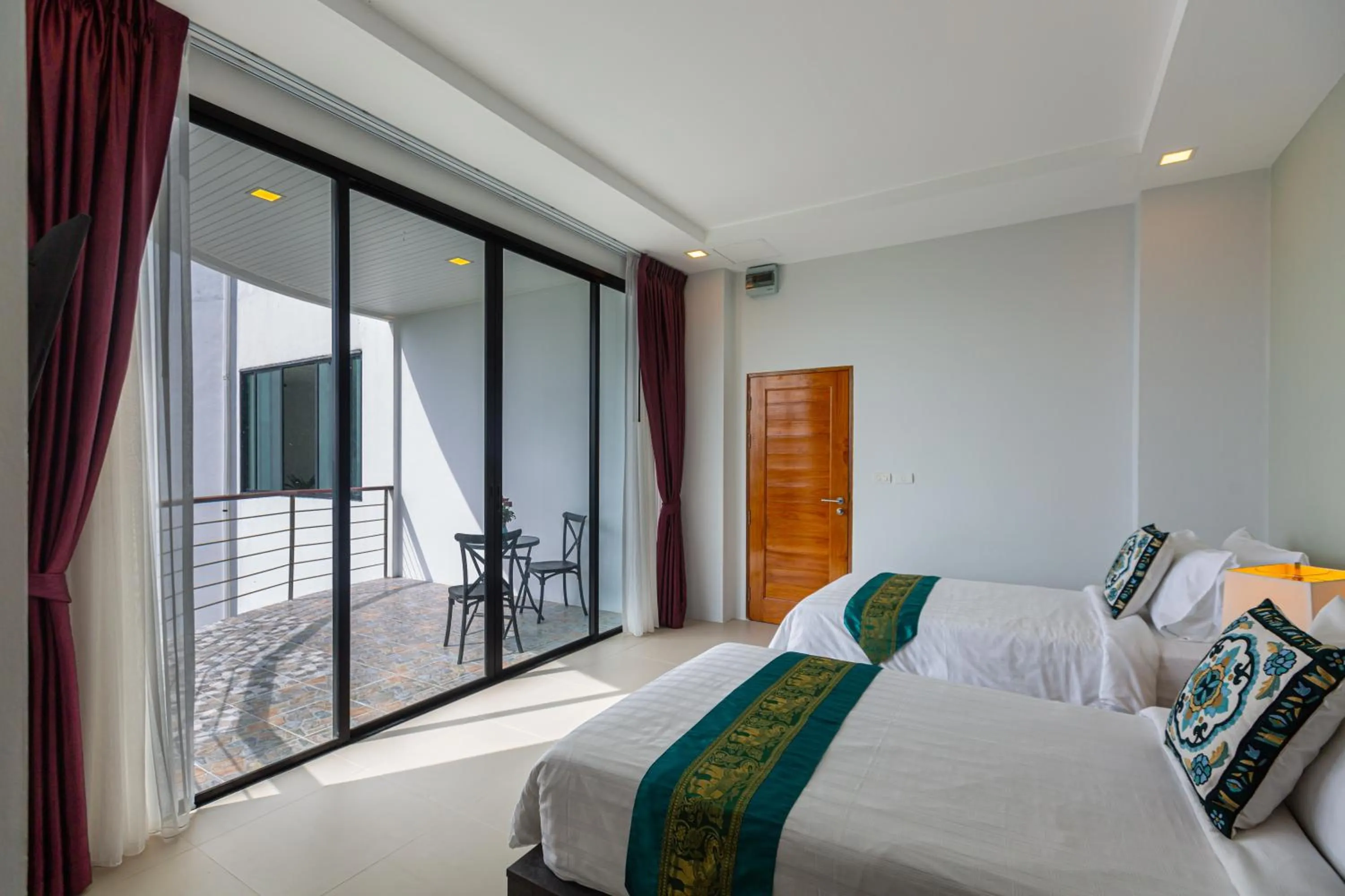 Bed in Rossarin Sea View Patong