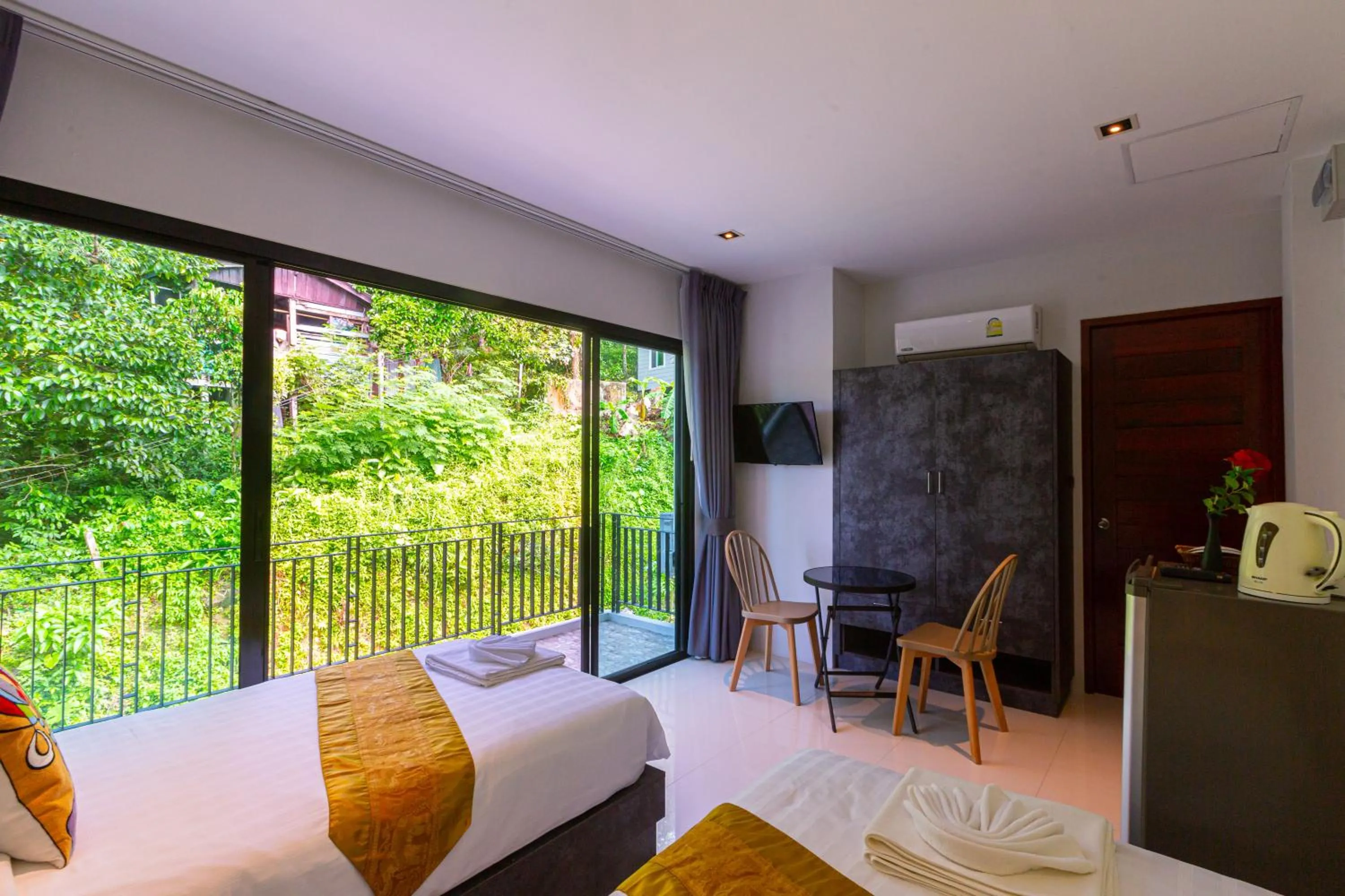 Bed in Rossarin Sea View Patong