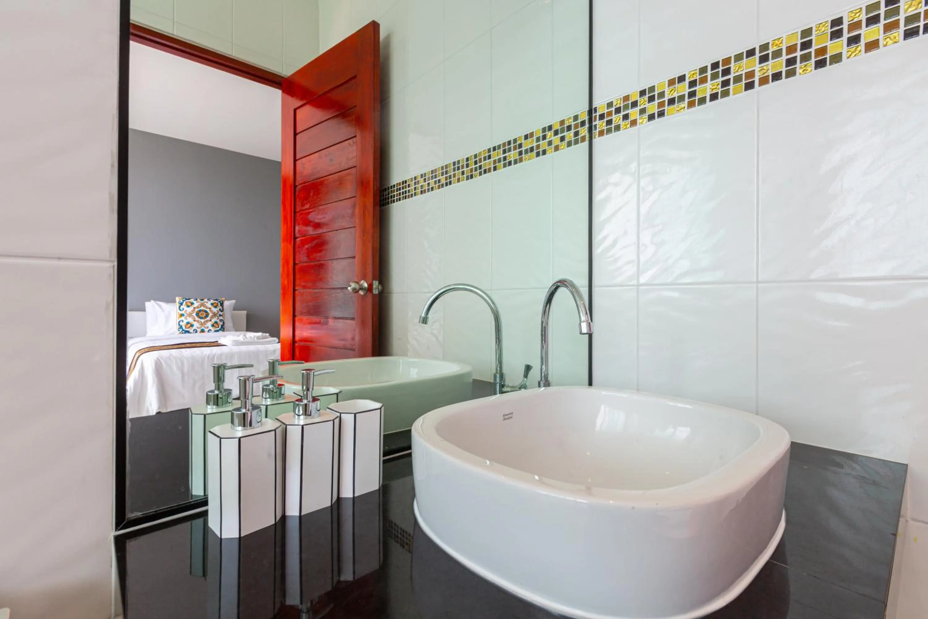 Bathroom in Rossarin Sea View Patong