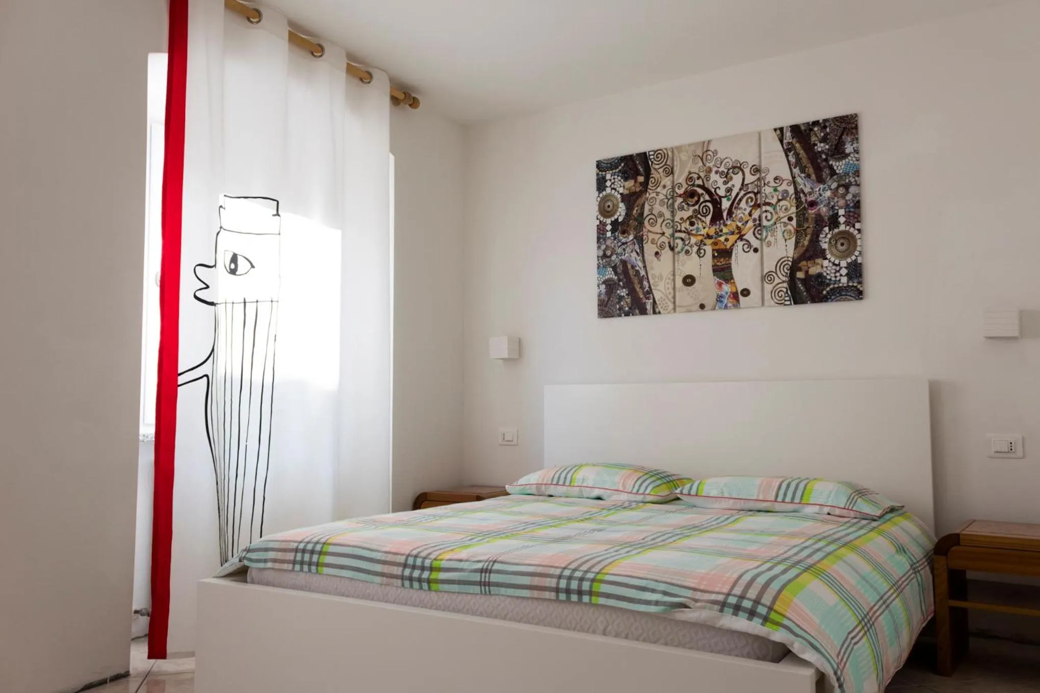 Bedroom, Bed in Marigold