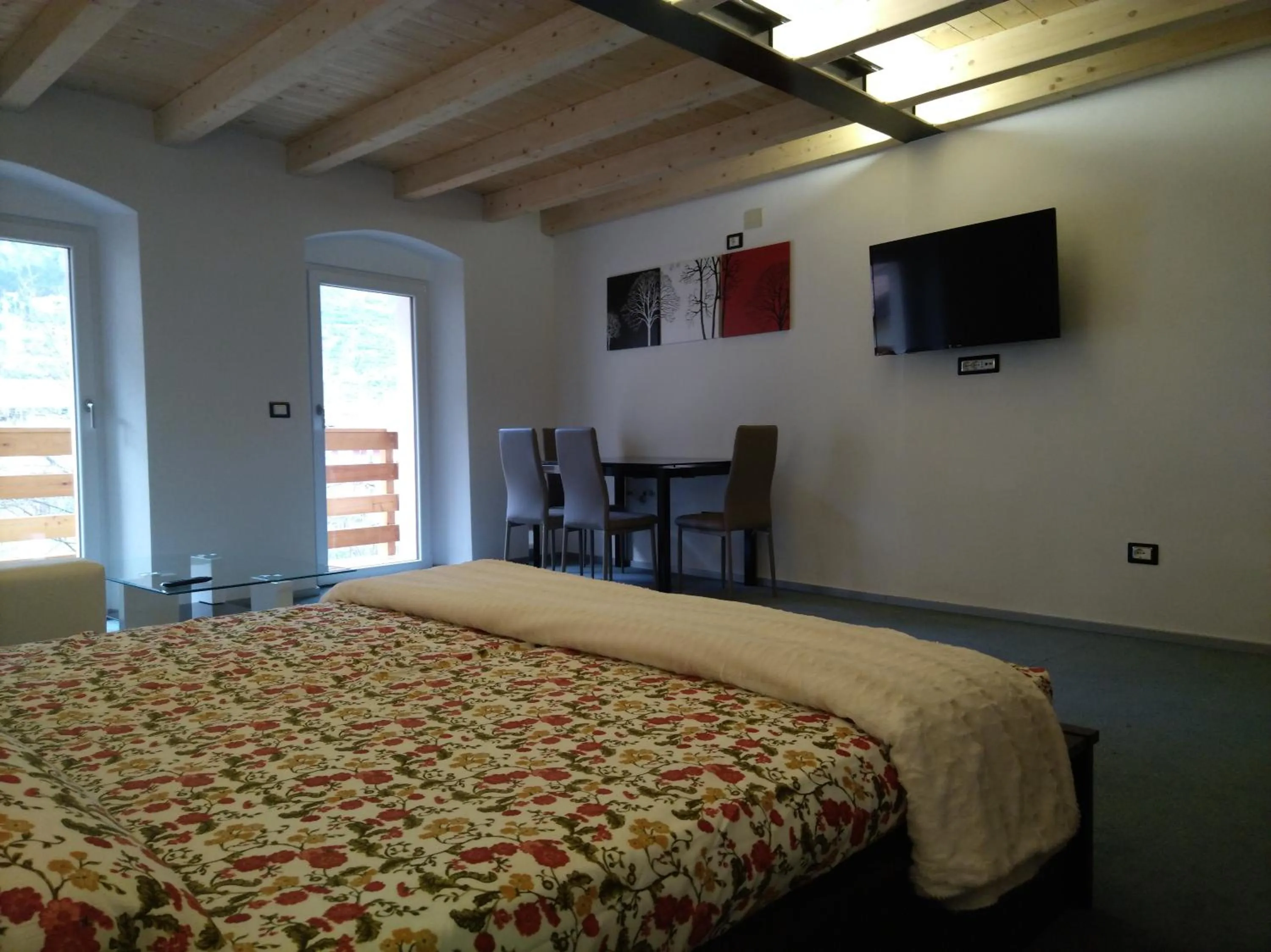 Bedroom, Bed in Marigold