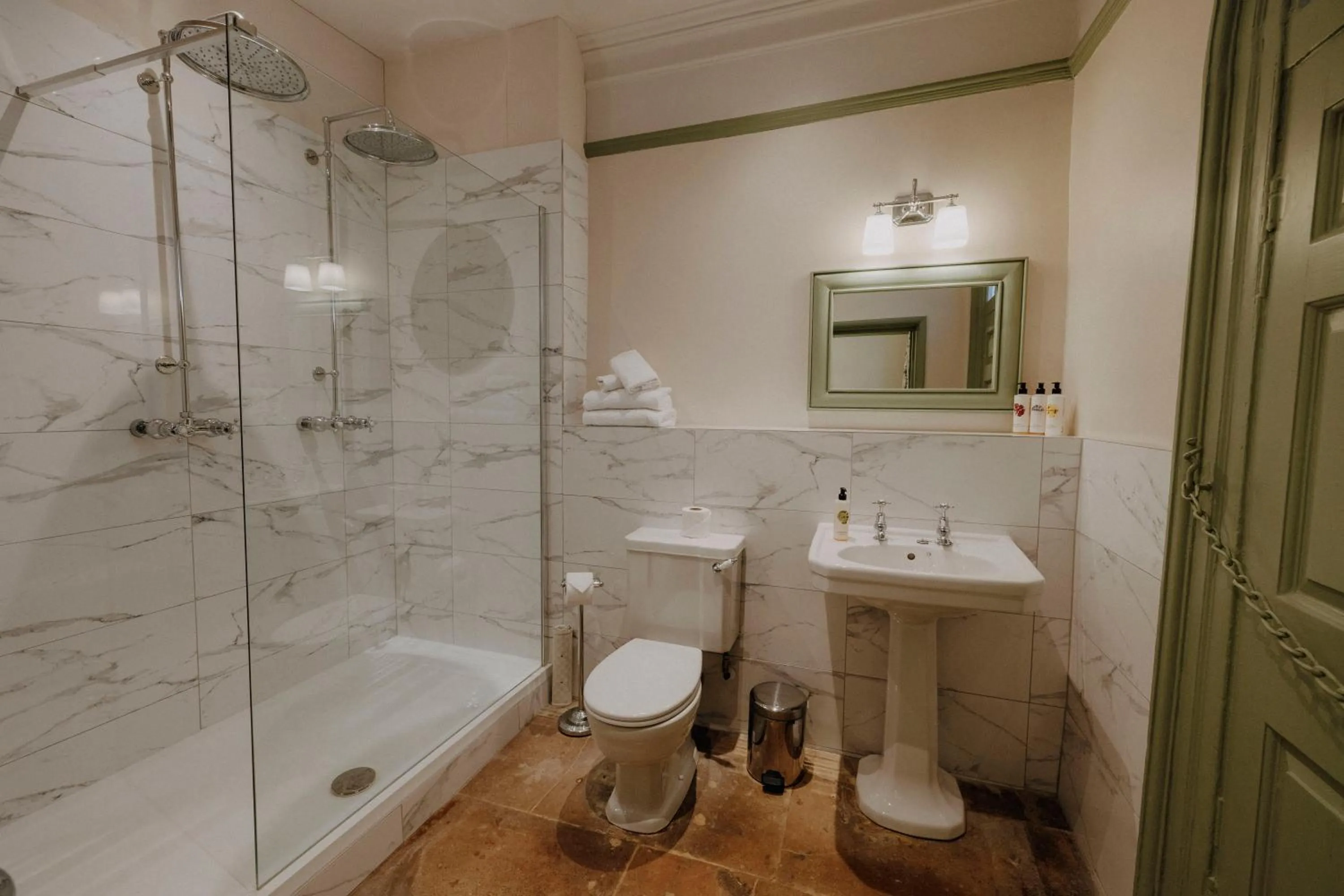 Shower in The William Cecil