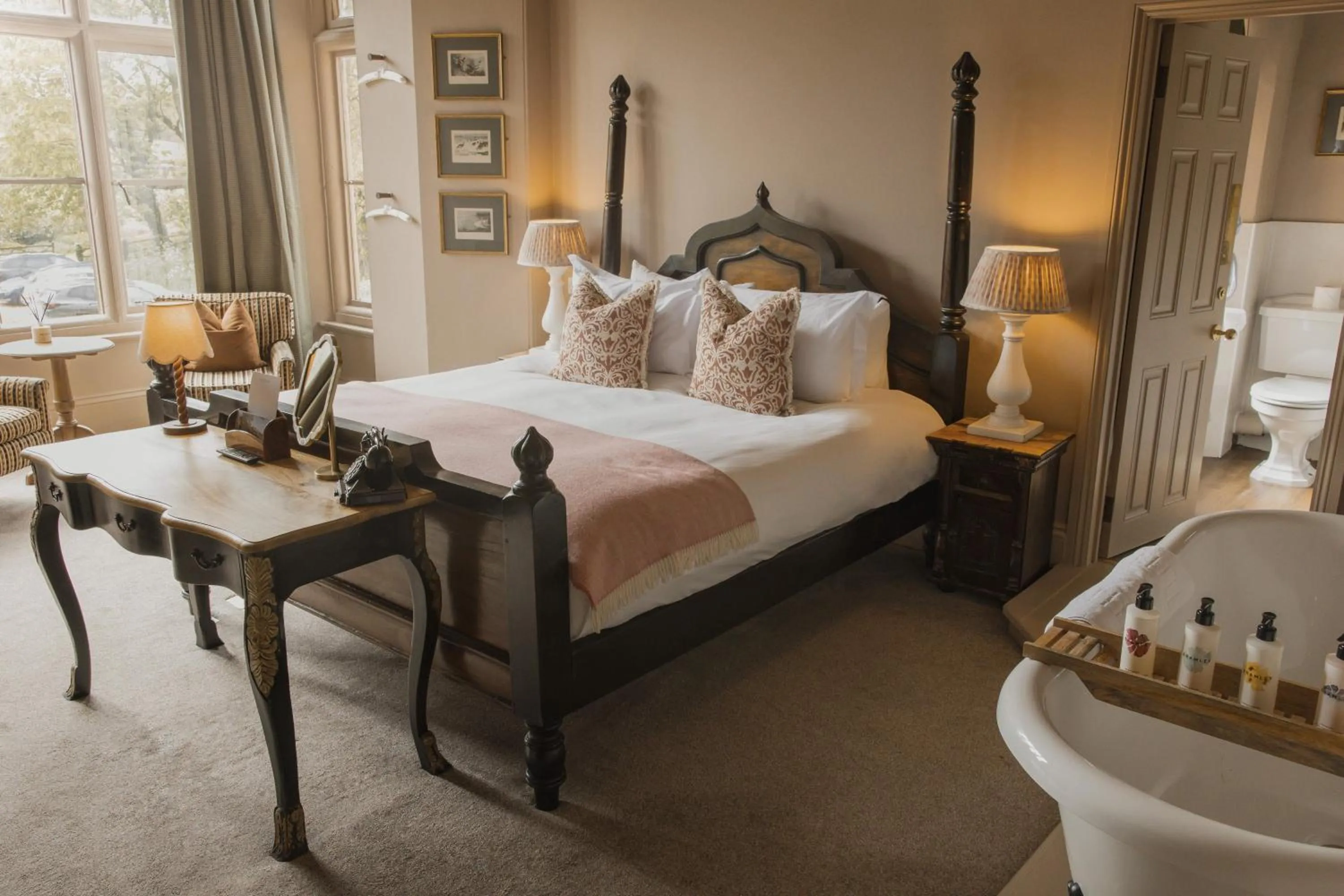 Bedroom, Bed in The William Cecil