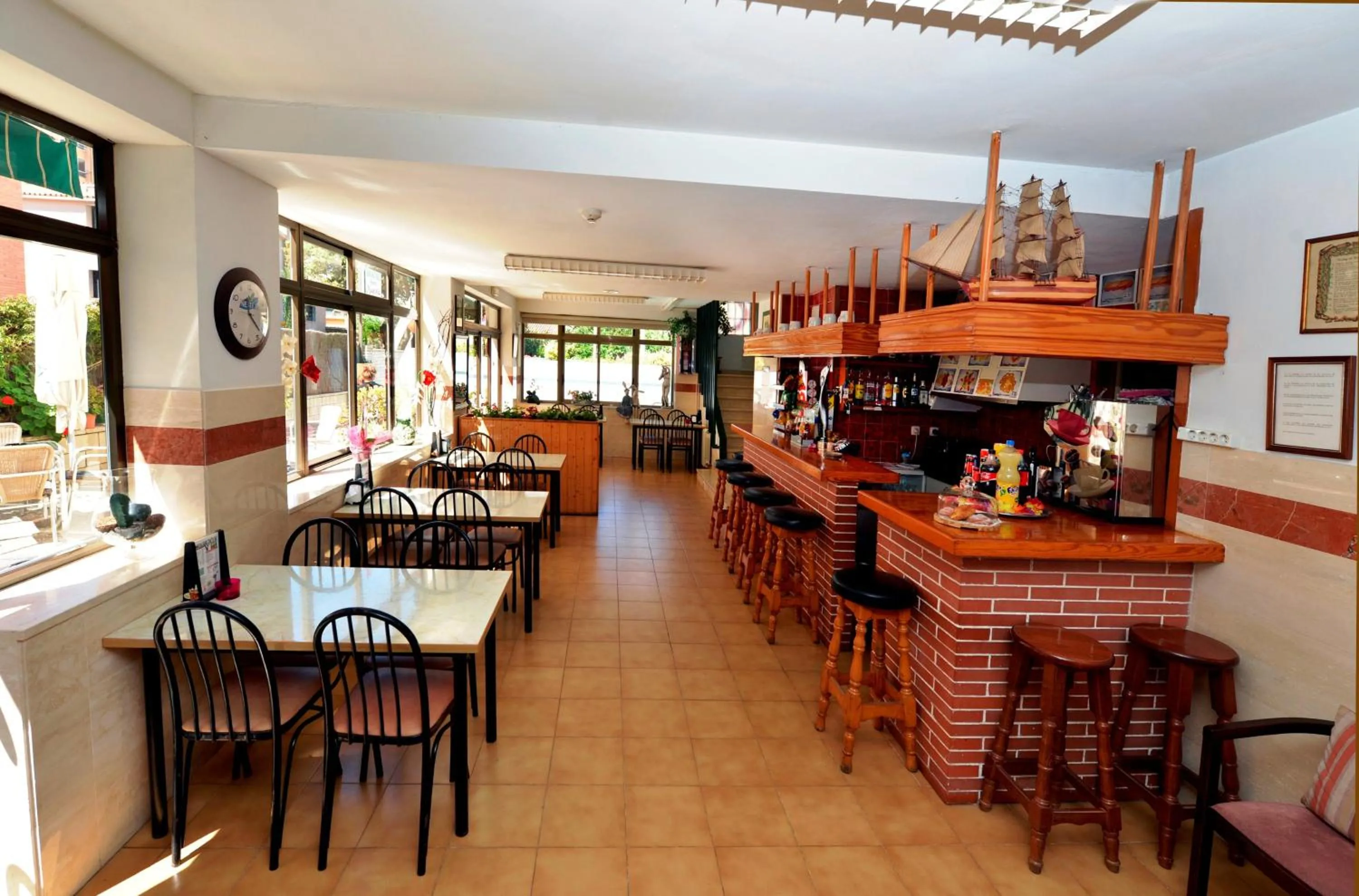 Restaurant/places to eat in Hostal Magnolia