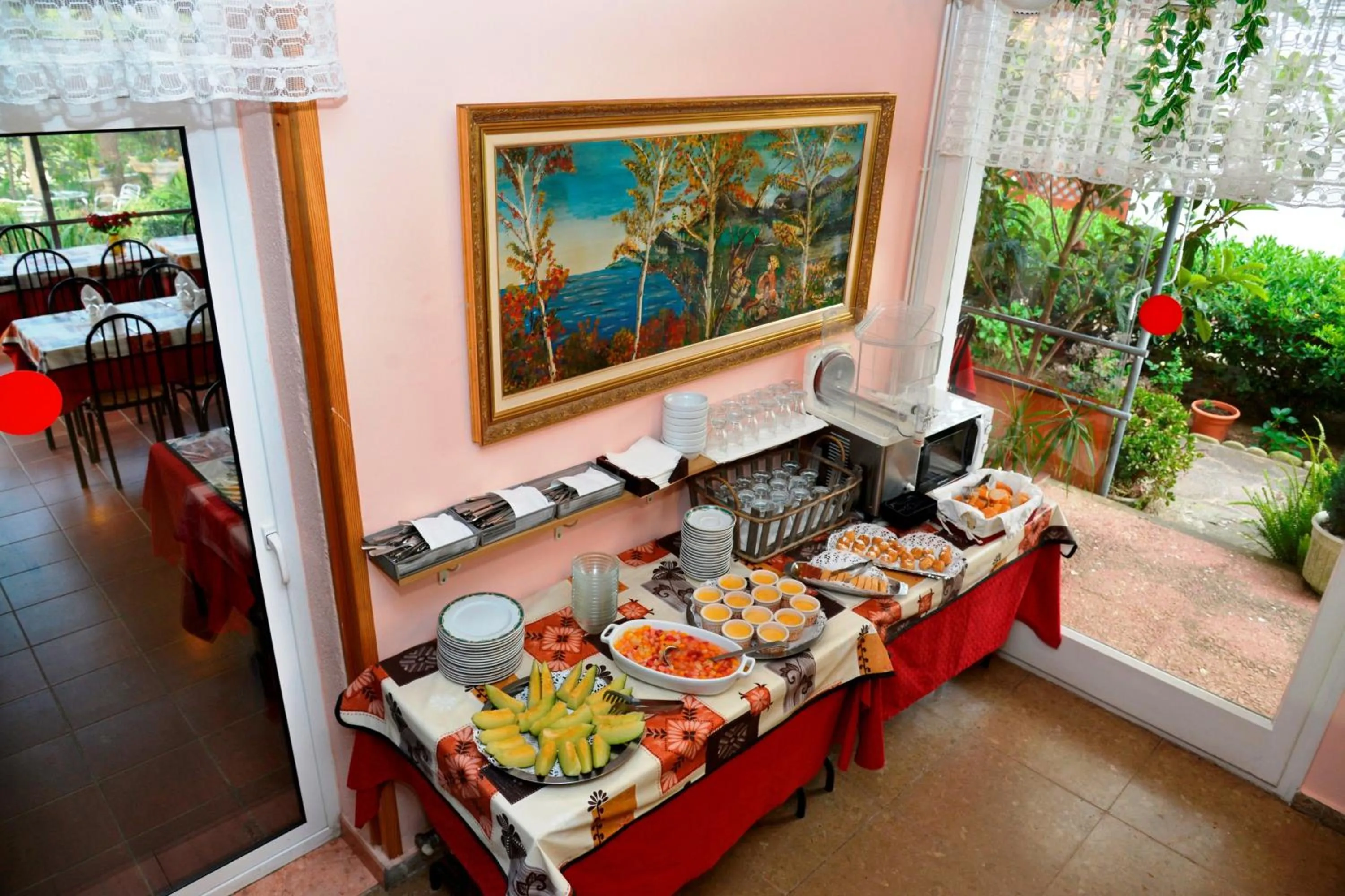 Food and drinks in Hostal Magnolia