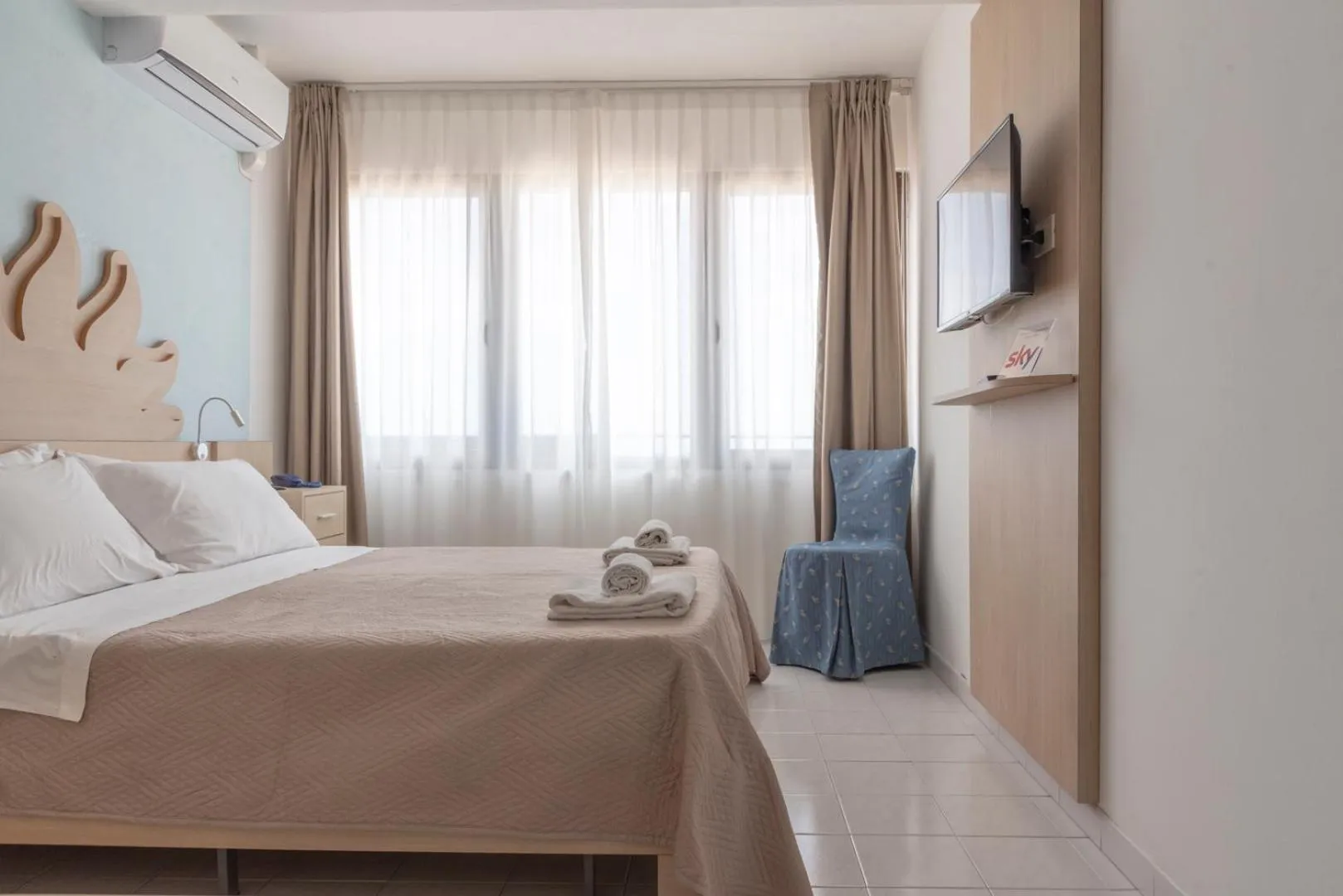 TV and multimedia, Bed in Hotel Giorgetti Orange