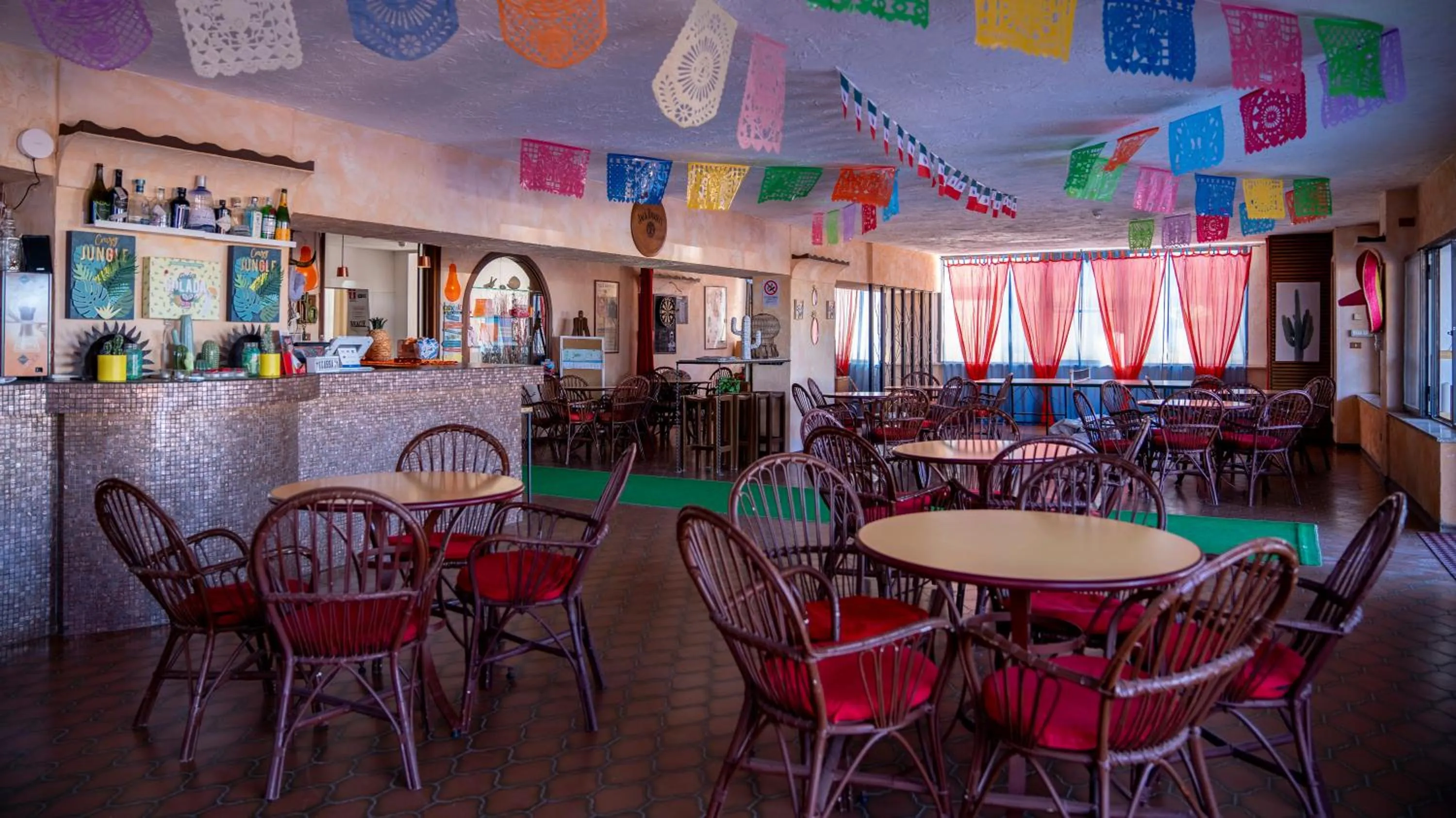 Restaurant/places to eat in Hotel Giorgetti Orange