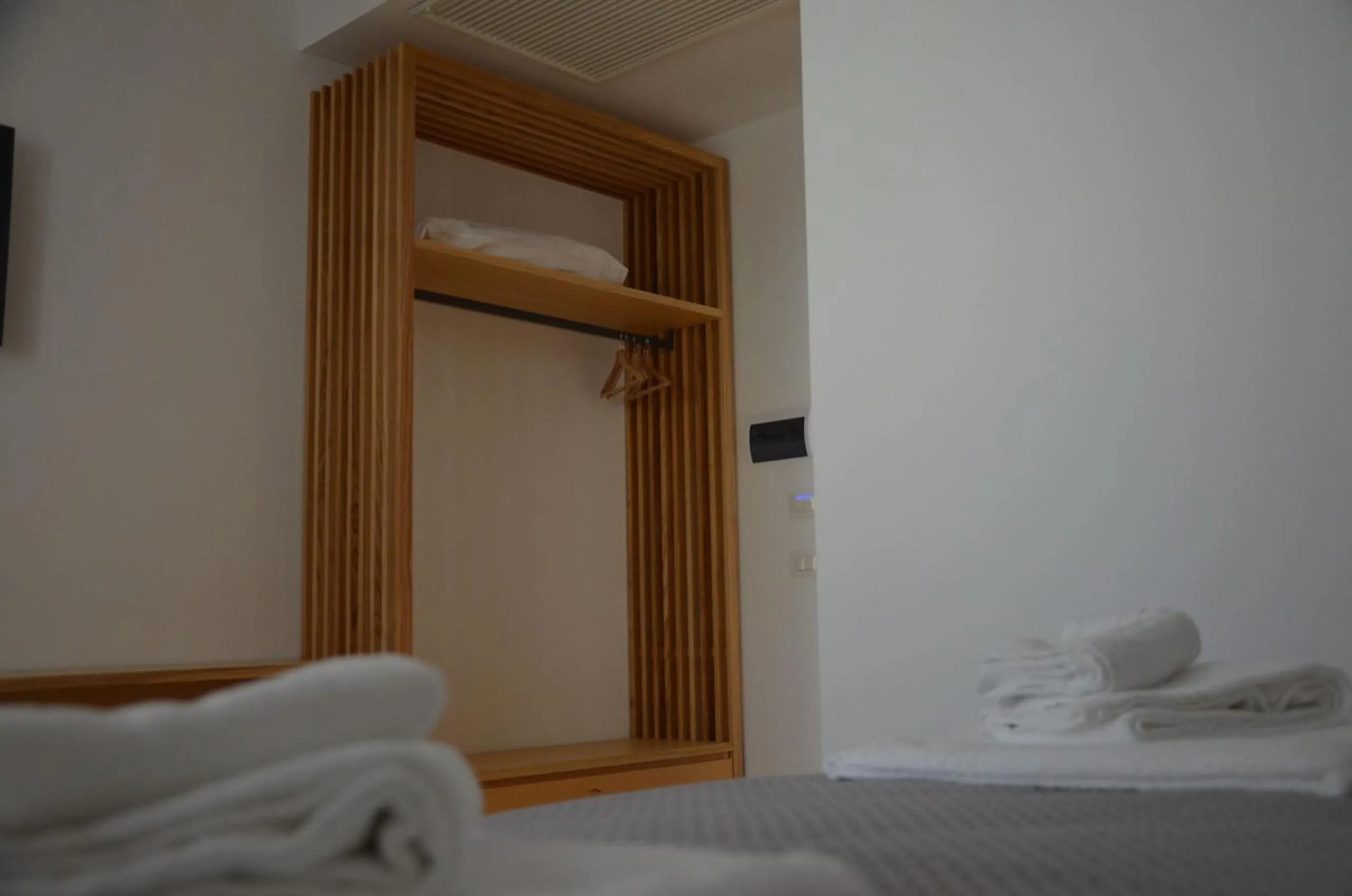 wardrobe, Bed in Hotel Venere