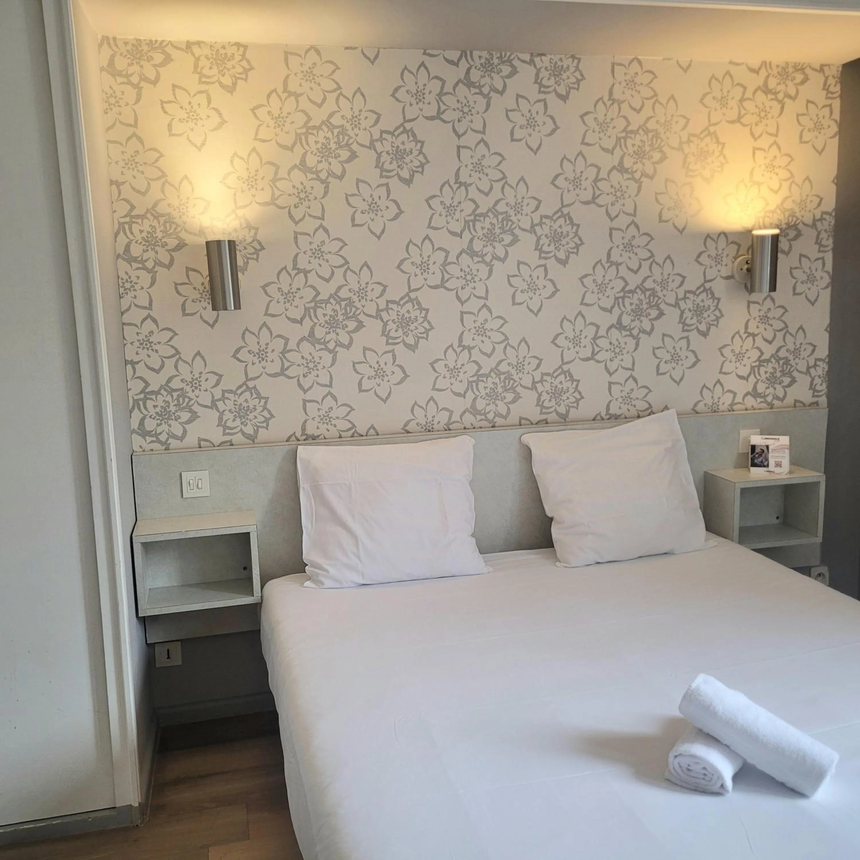 Bedroom in The Originals Access, Hôtel Figeac