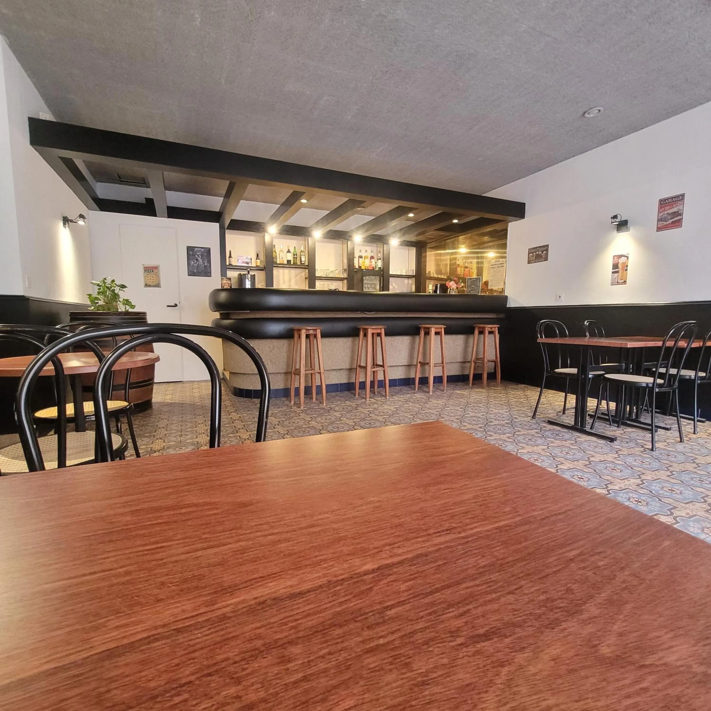 Lounge or bar in The Originals Access, Hôtel Figeac