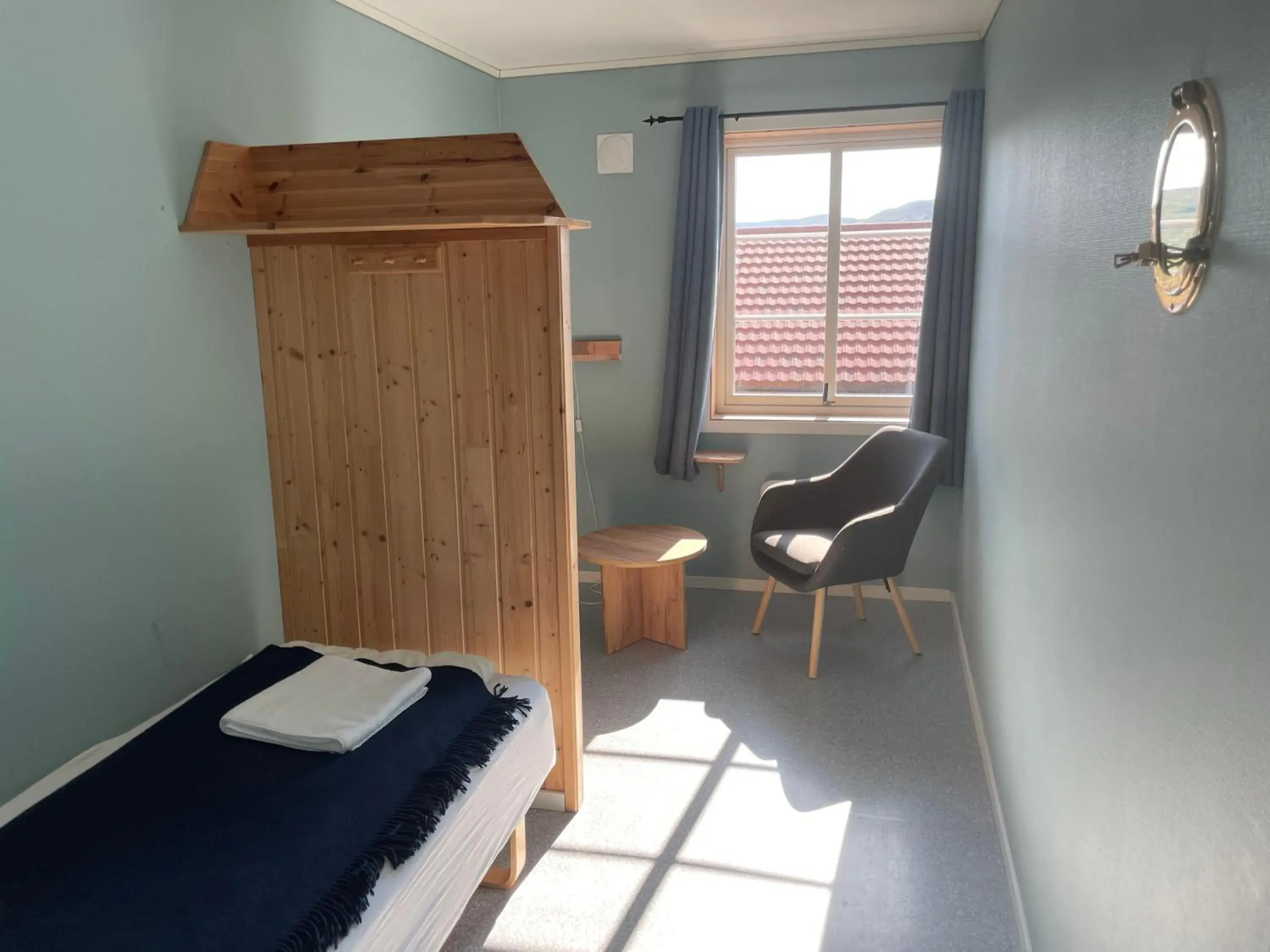 Single Room with Shared Shower and Toilet - single occupancy in Adventure Camp Mehamn Single Room with Shared Shower and Toilet - single occupancy in Adventure Camp Mehamn