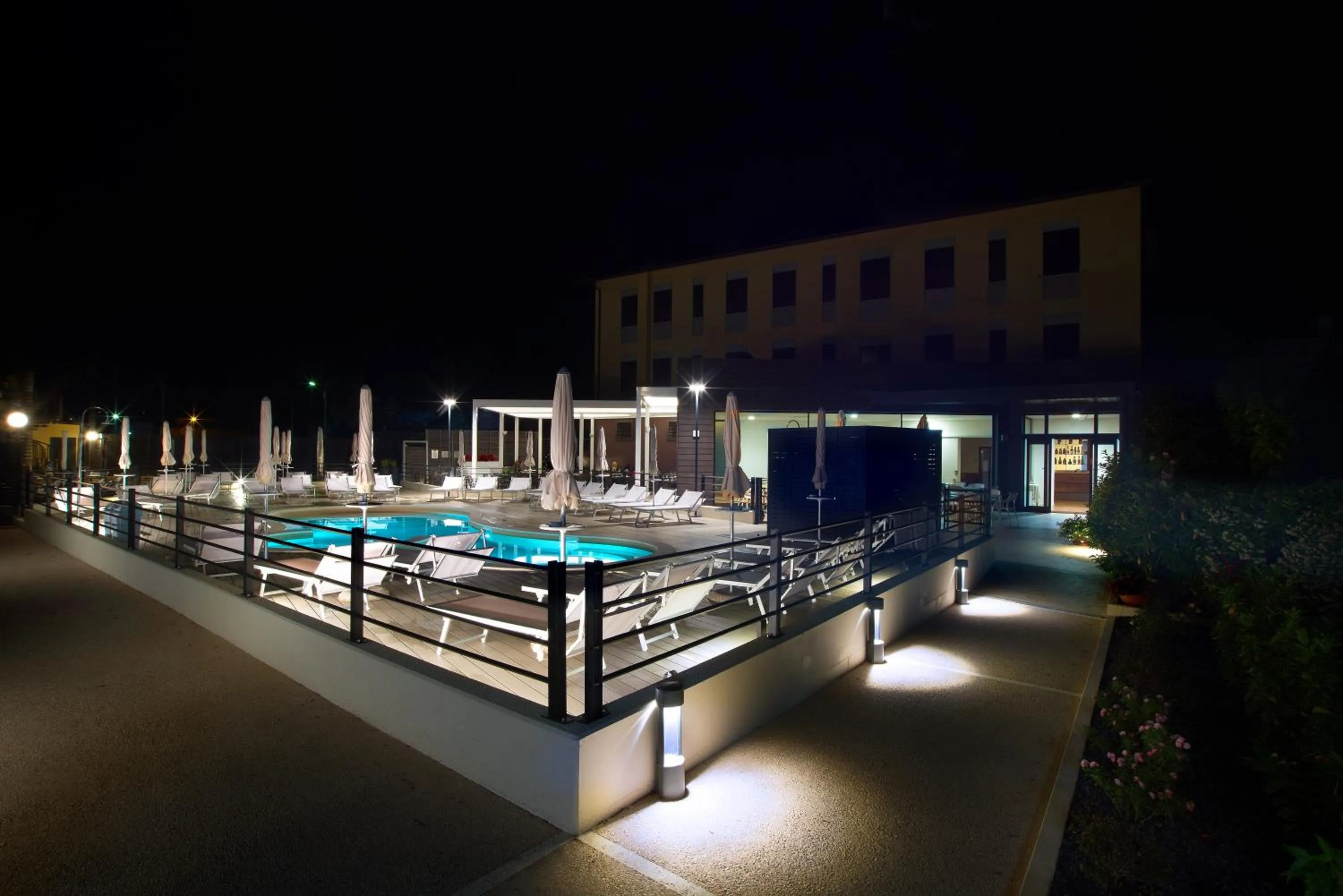 Swimming pool in Hotel Ristorante Dante