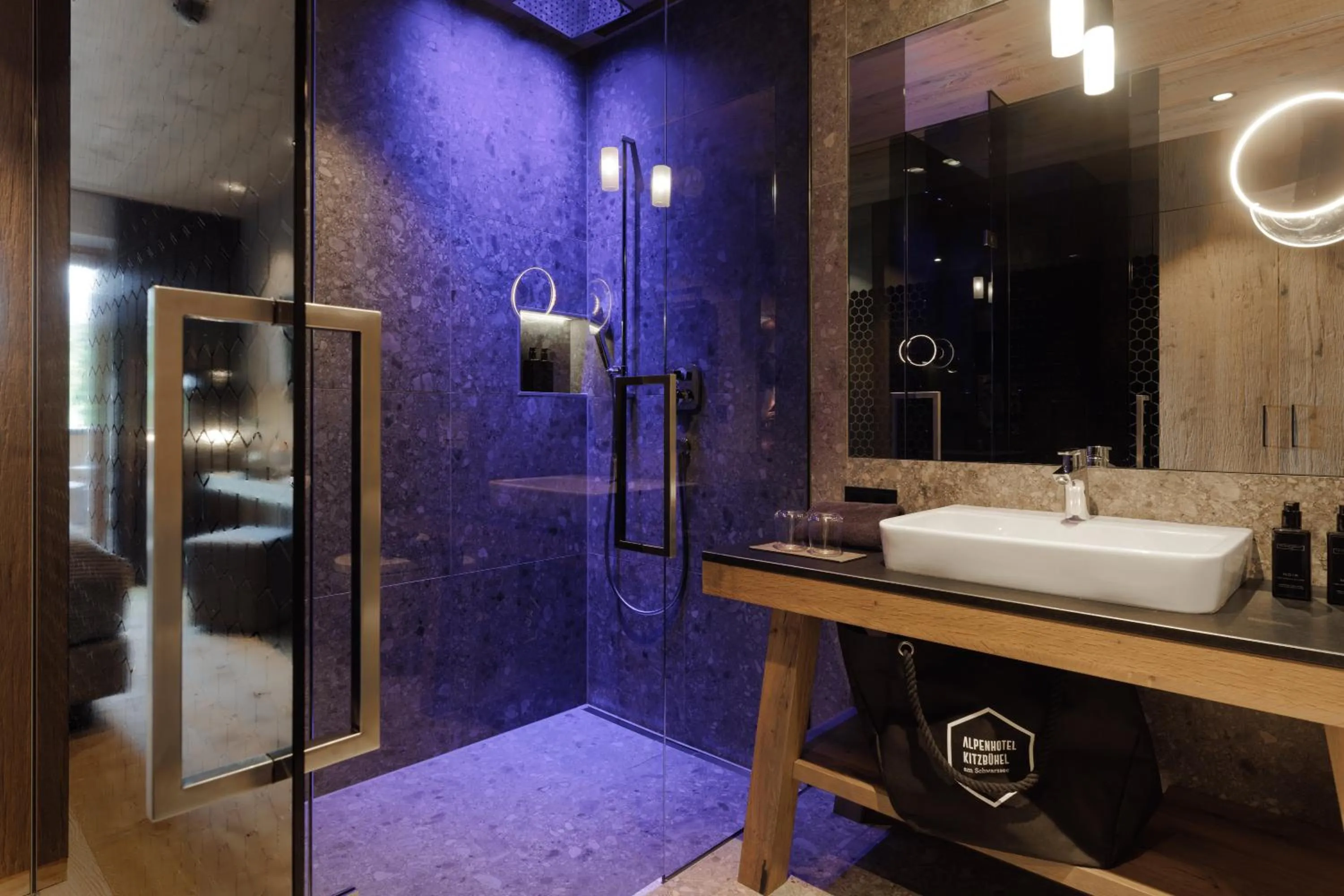 Bathroom in Alpenhotel Kitzbühel am Schwarzsee - 4 Sterne Superior