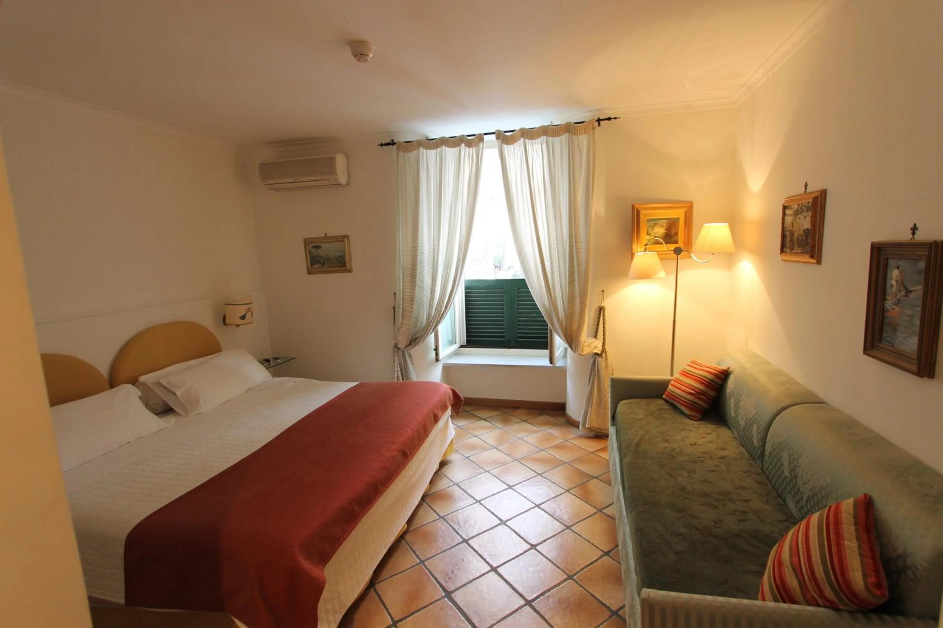 Bedroom, Bed in Weekend a Napoli