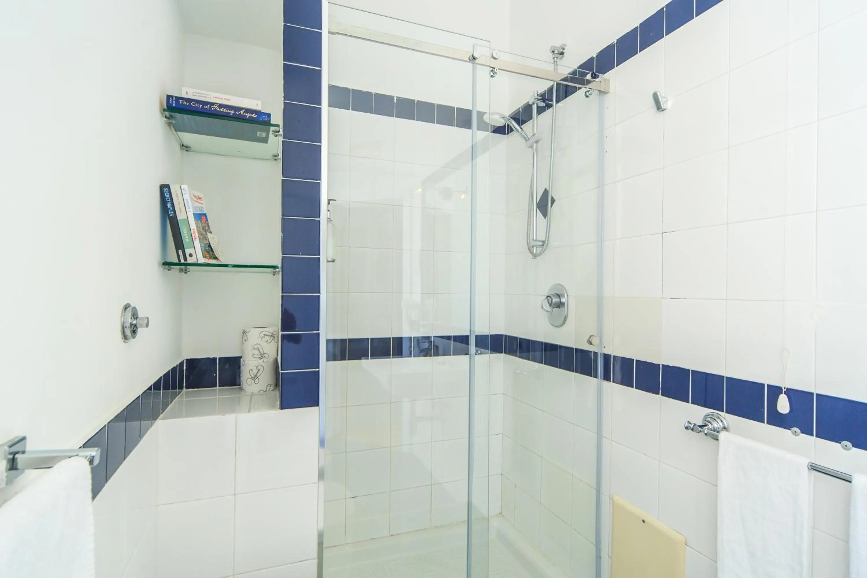 Bathroom in Spaccanapoli Comfort Suites