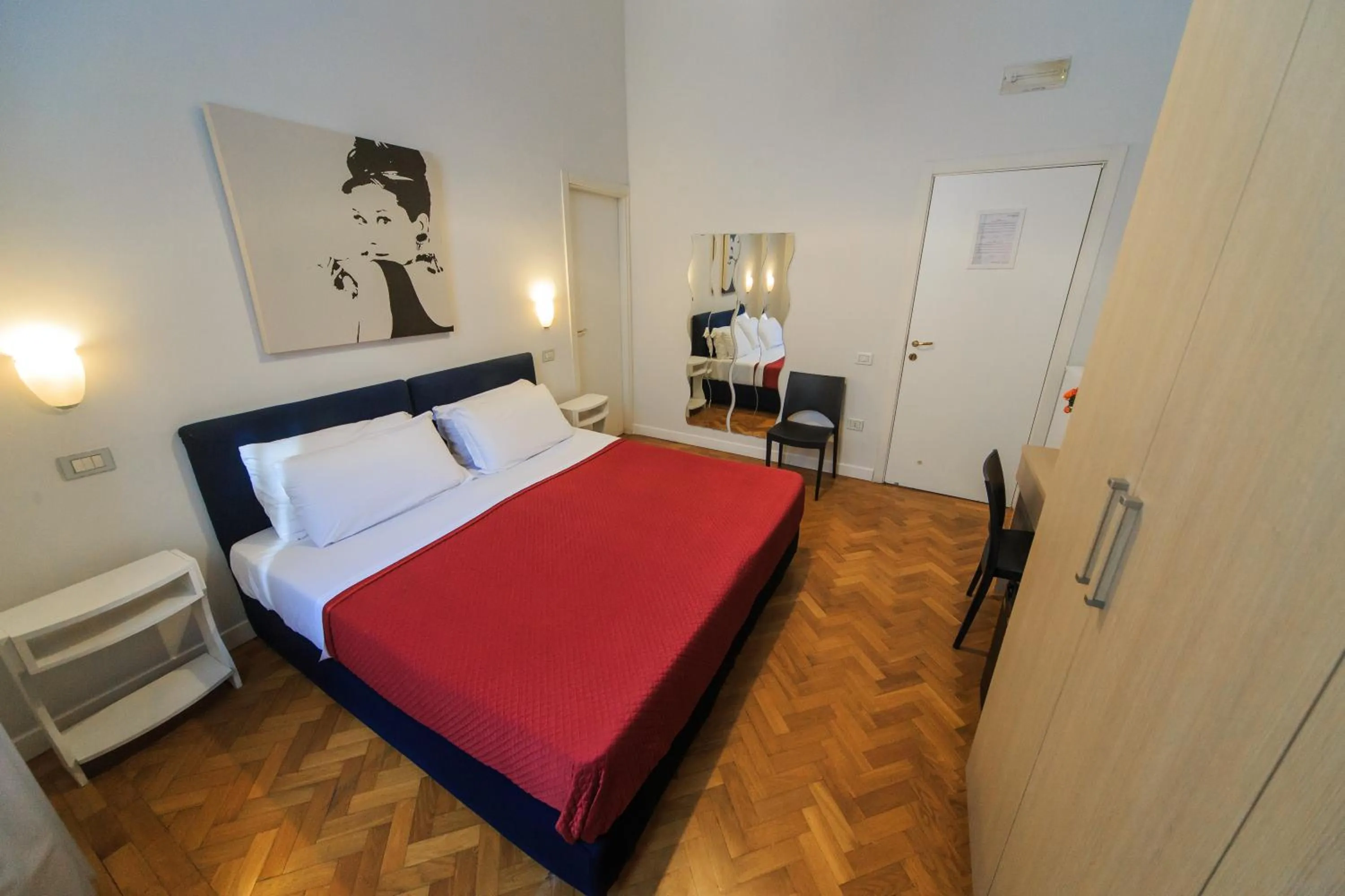 Photo of the whole room, Bed in Spaccanapoli Comfort Suites