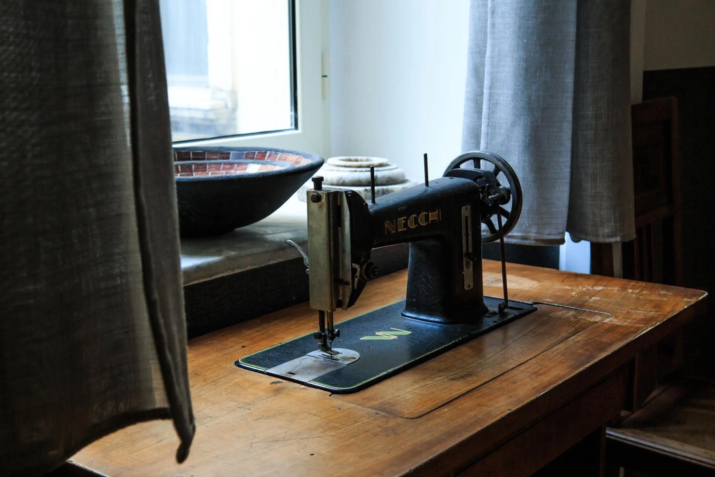 Decorative detail, Bed in Spaccanapoli Comfort Suites