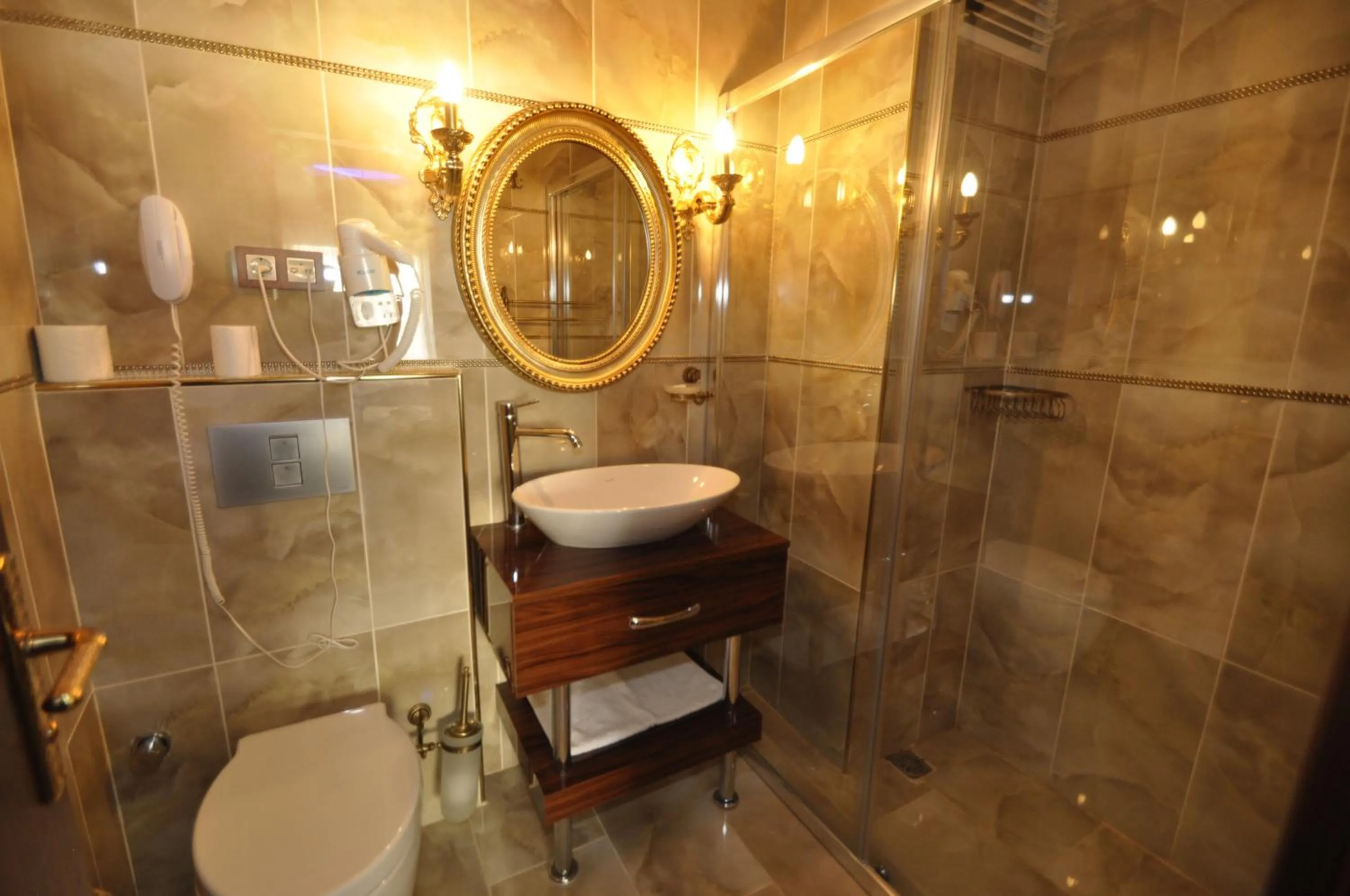 Shower, Bathroom in Salinas Istanbul Hotel