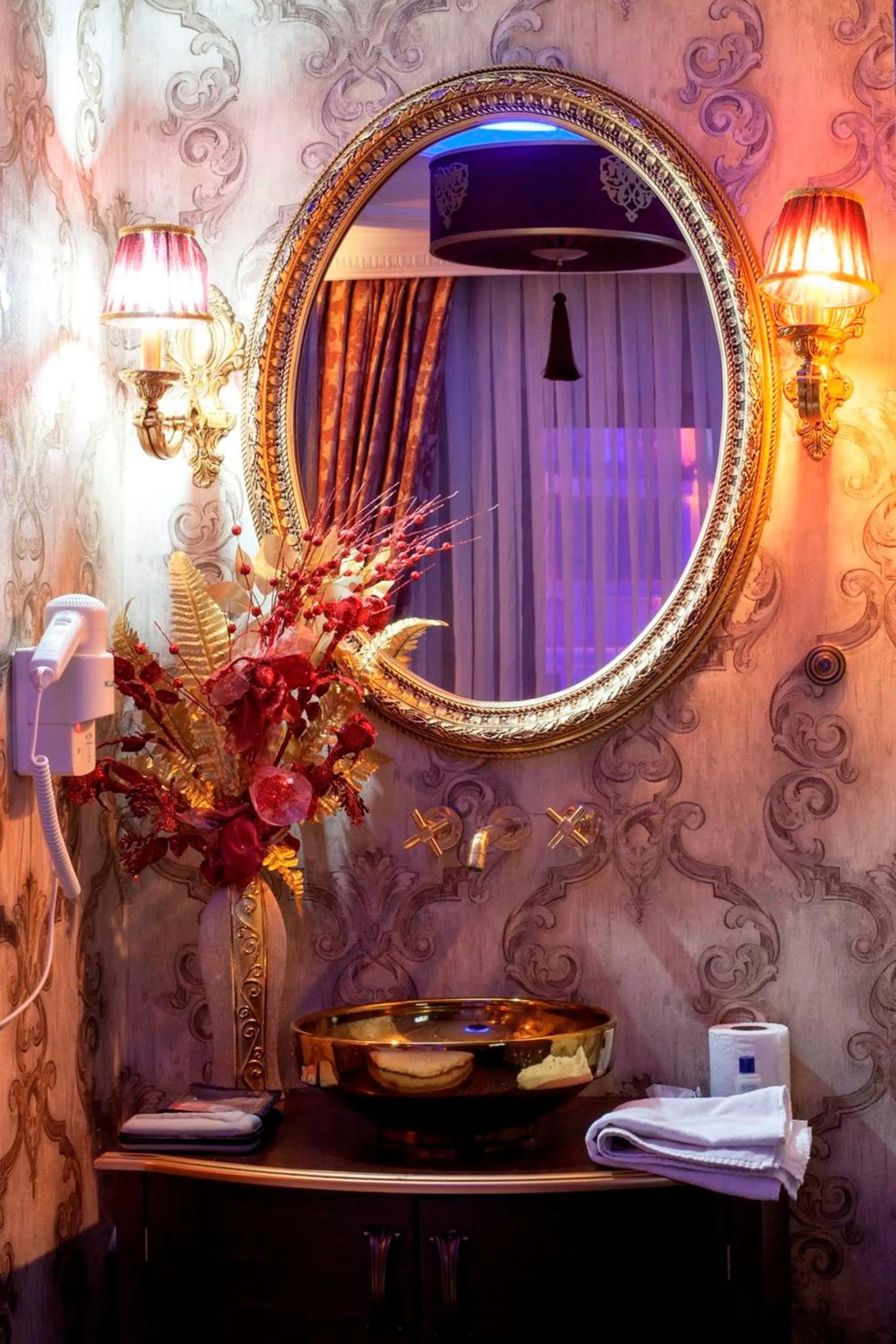 Bed, Restaurant/Places to Eat in Salinas Istanbul Hotel