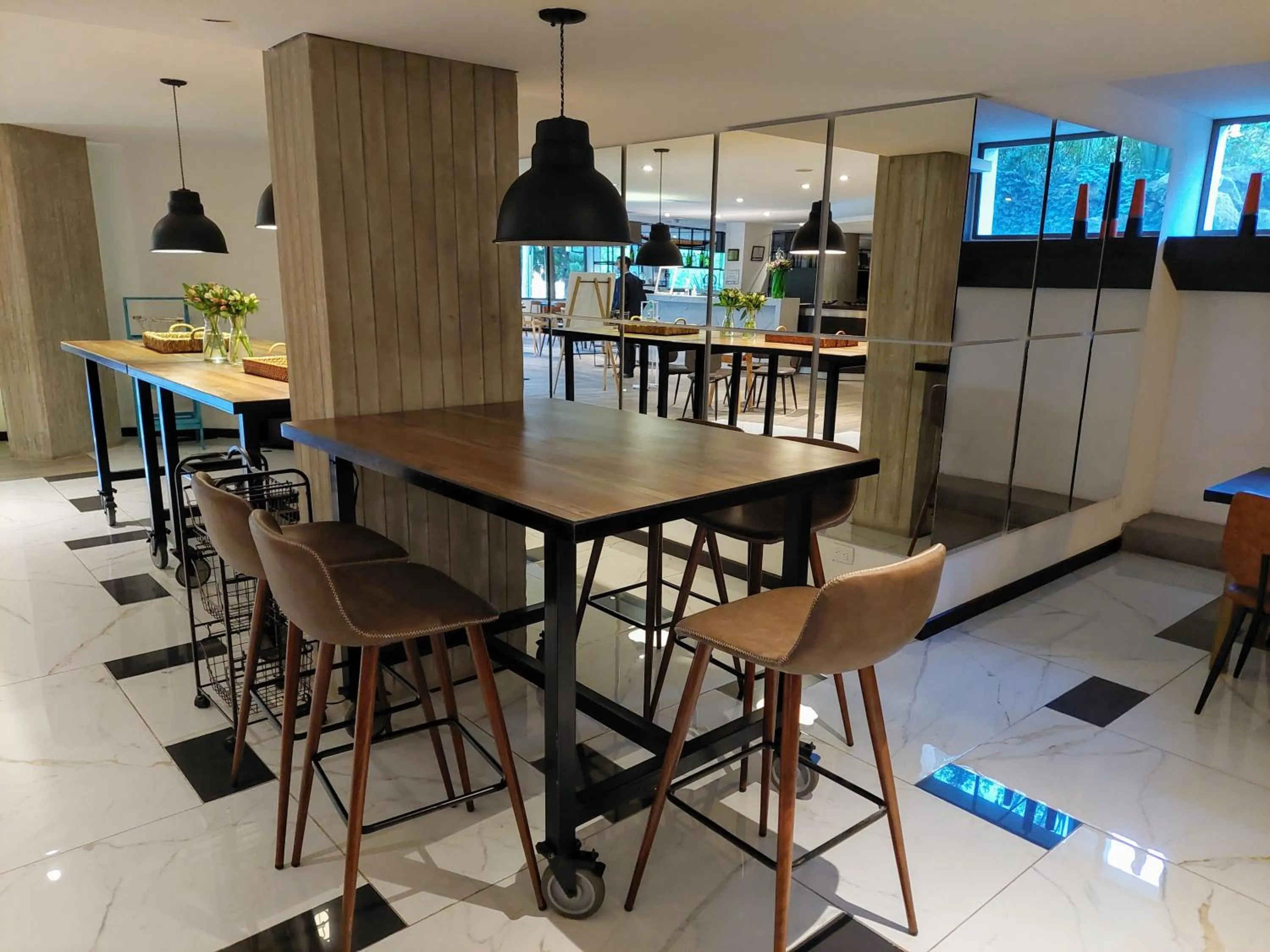 Restaurant/places to eat in Viaggio Urbano Business