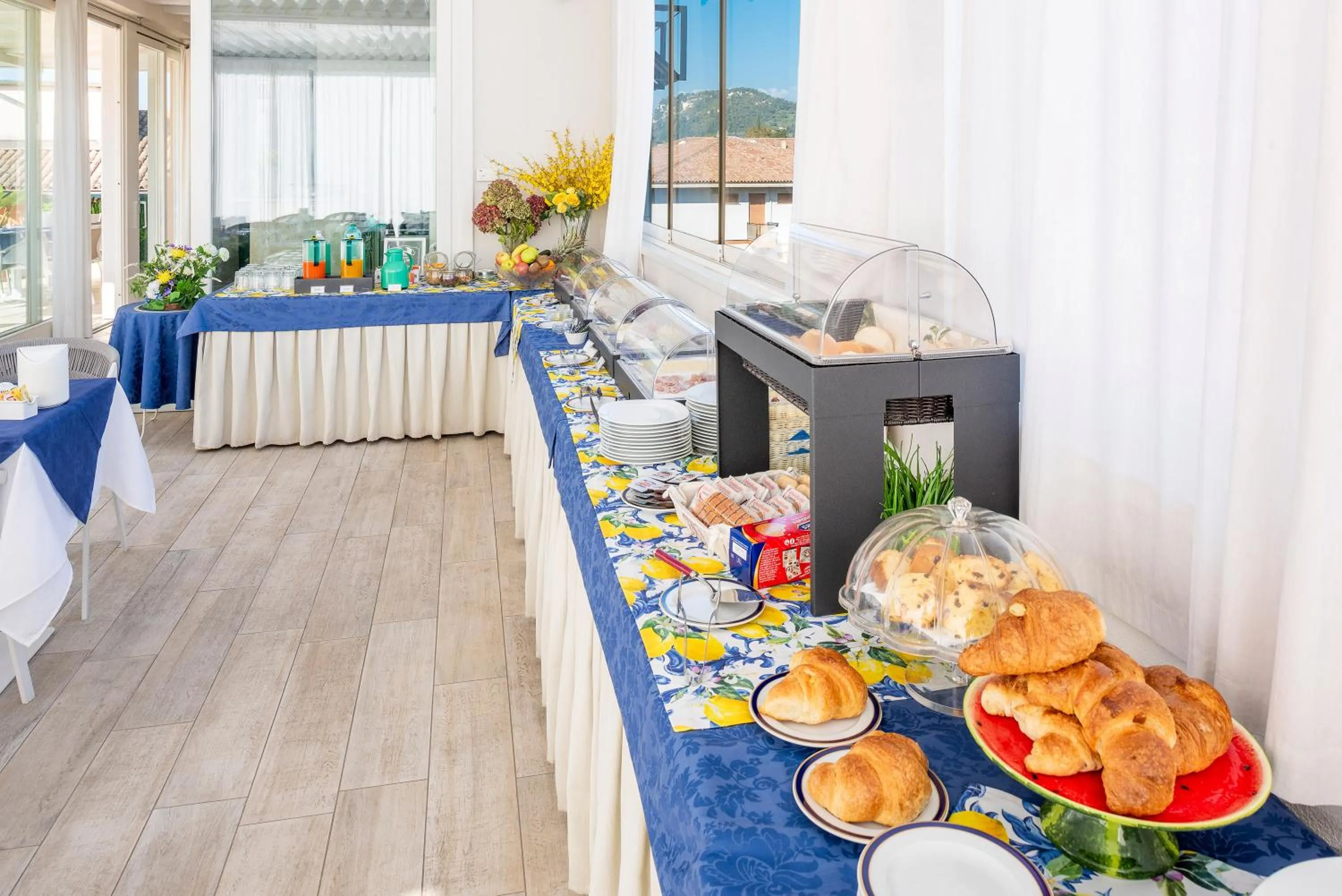 Buffet breakfast in Blue Lake Residence - Bardolino