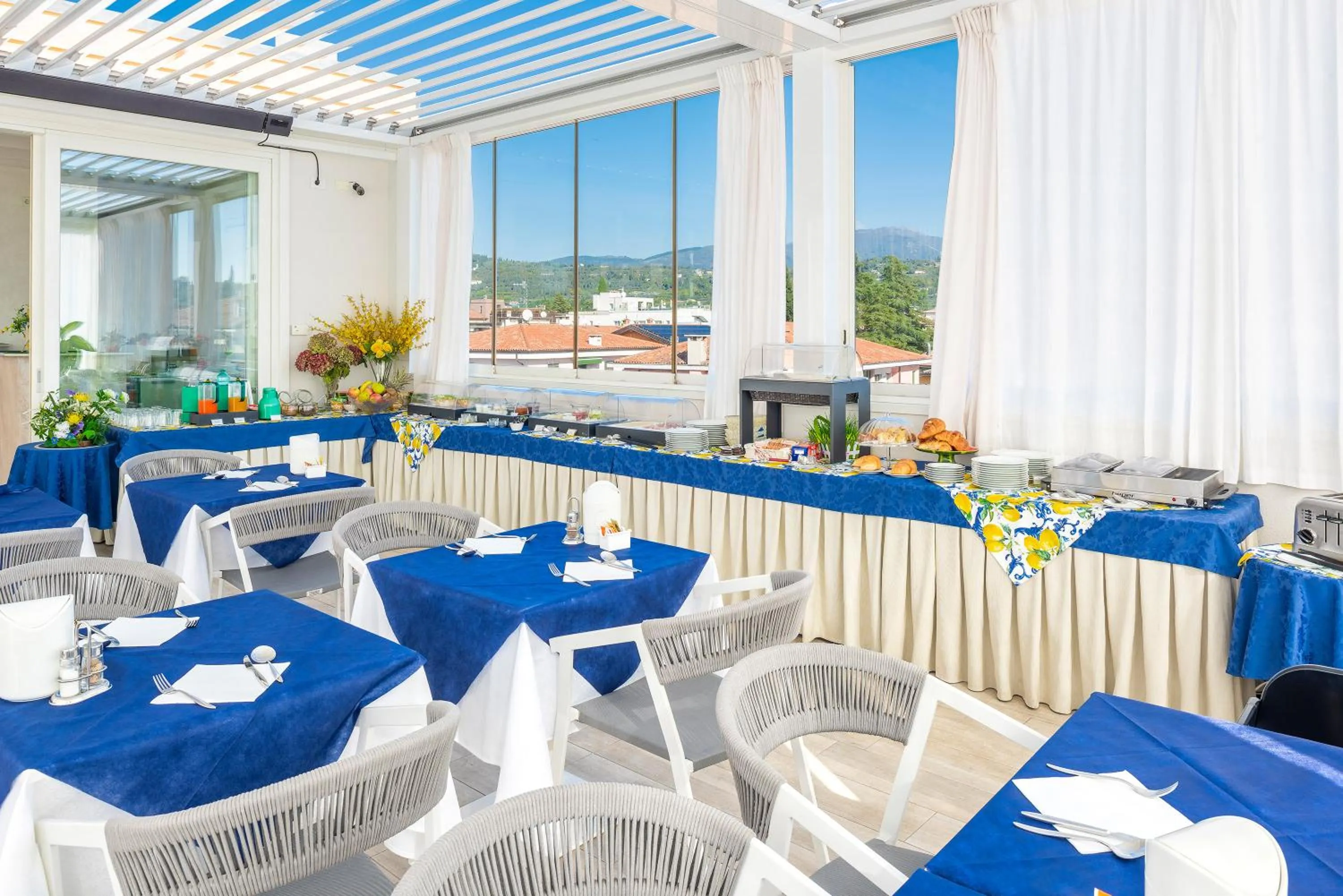 Buffet breakfast in Blue Lake Residence - Bardolino