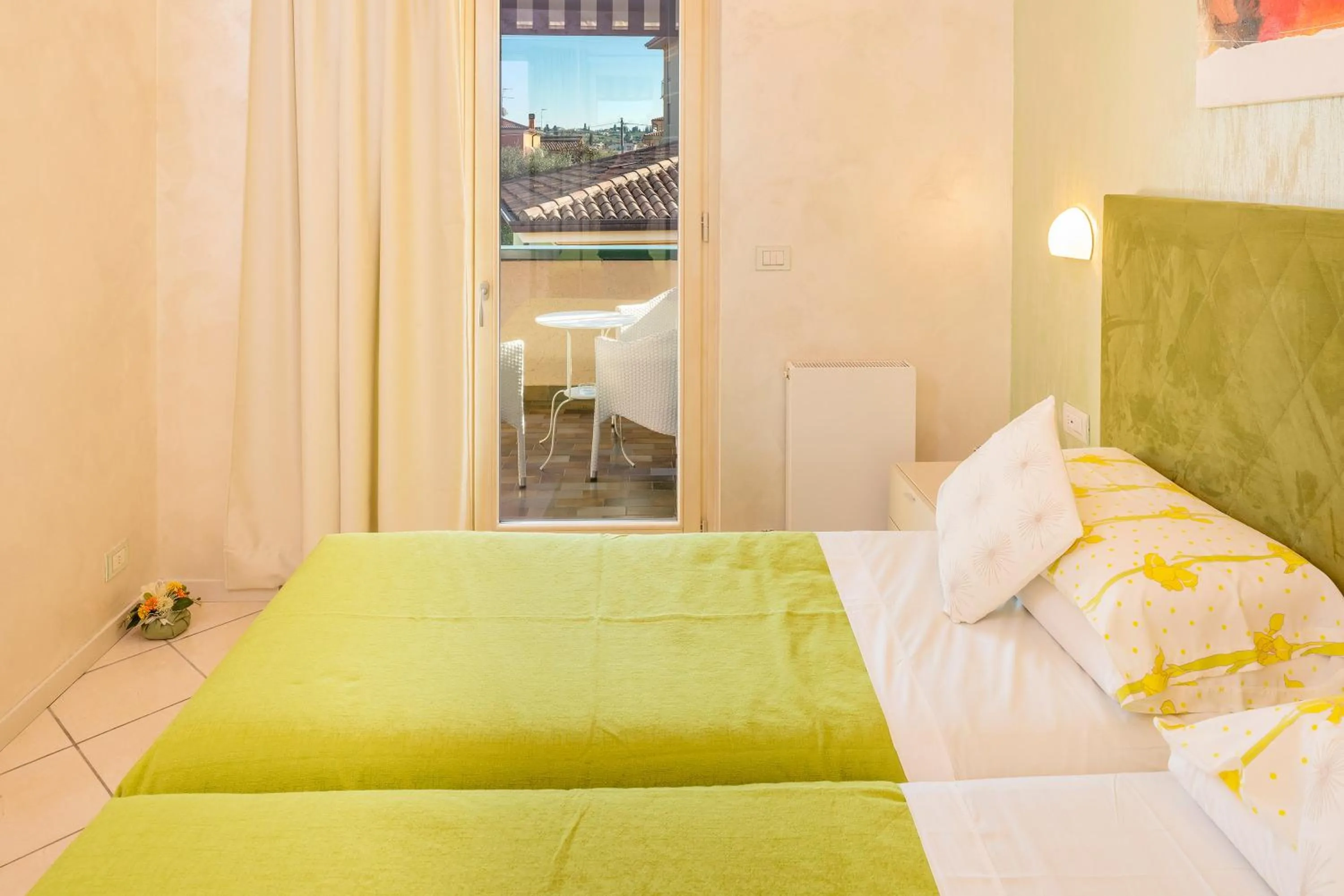 Bed in Blue Lake Residence - Bardolino