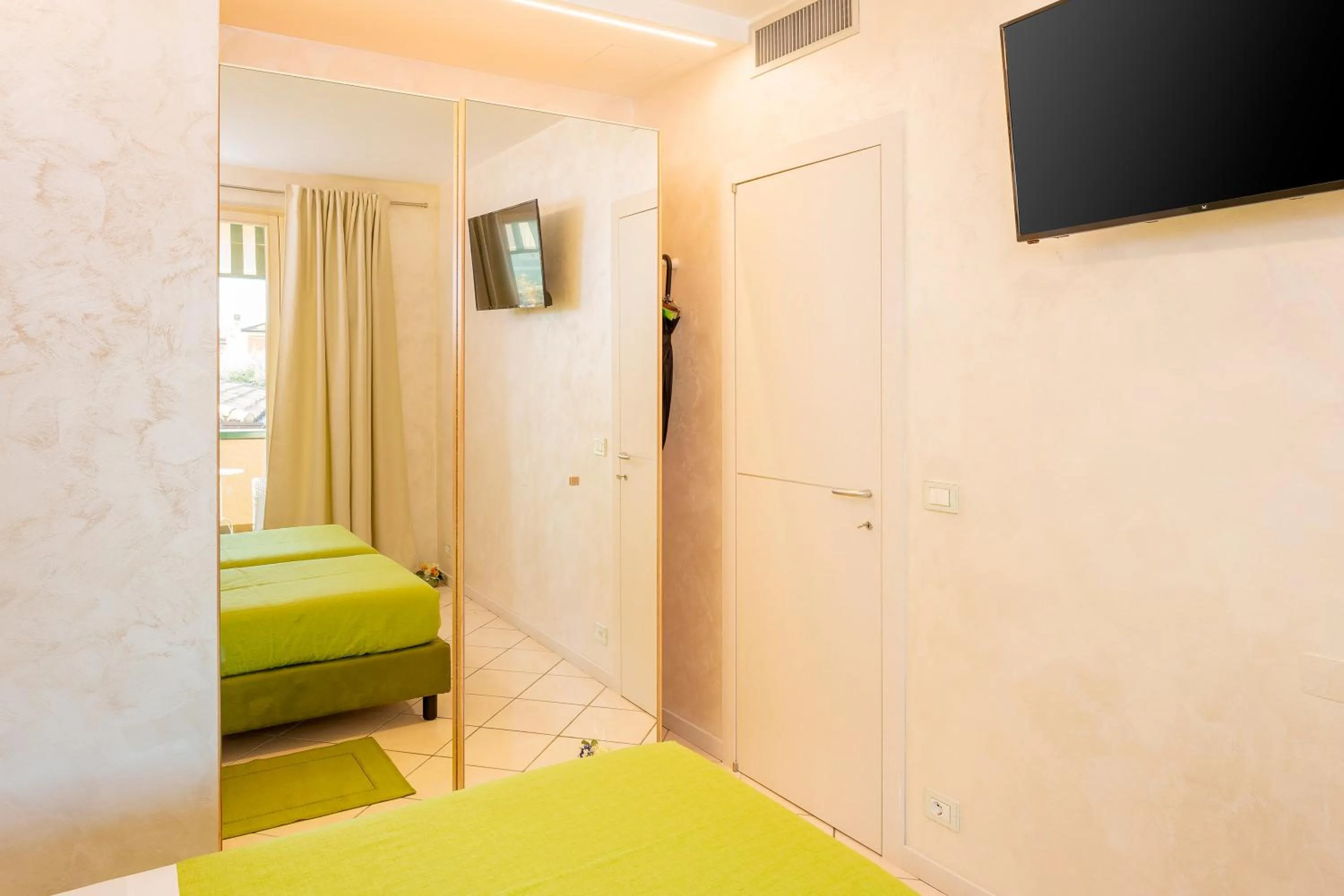 Bed in Blue Lake Residence - Bardolino